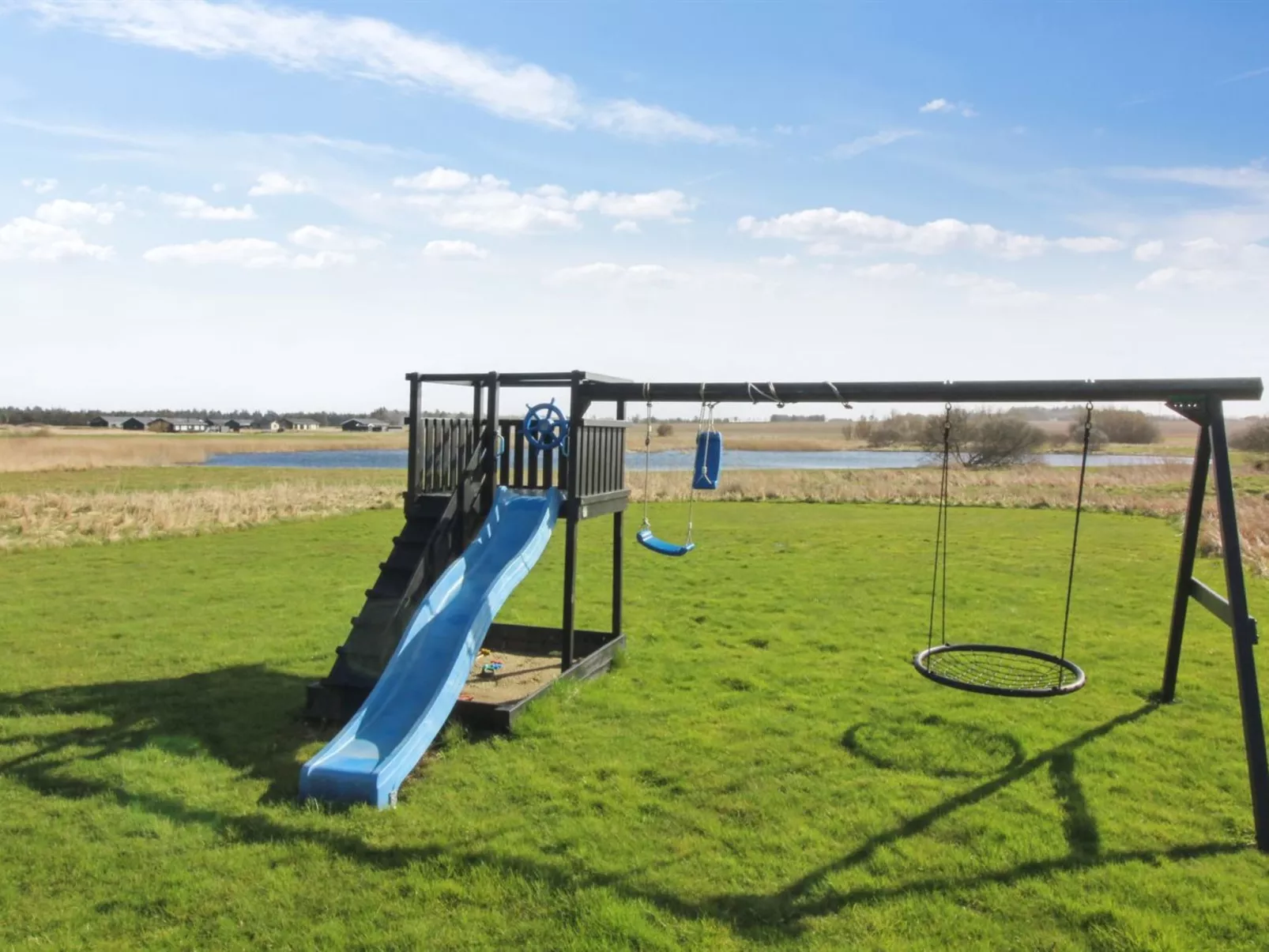 "Mirkka" - 1.5km from the sea-Outside