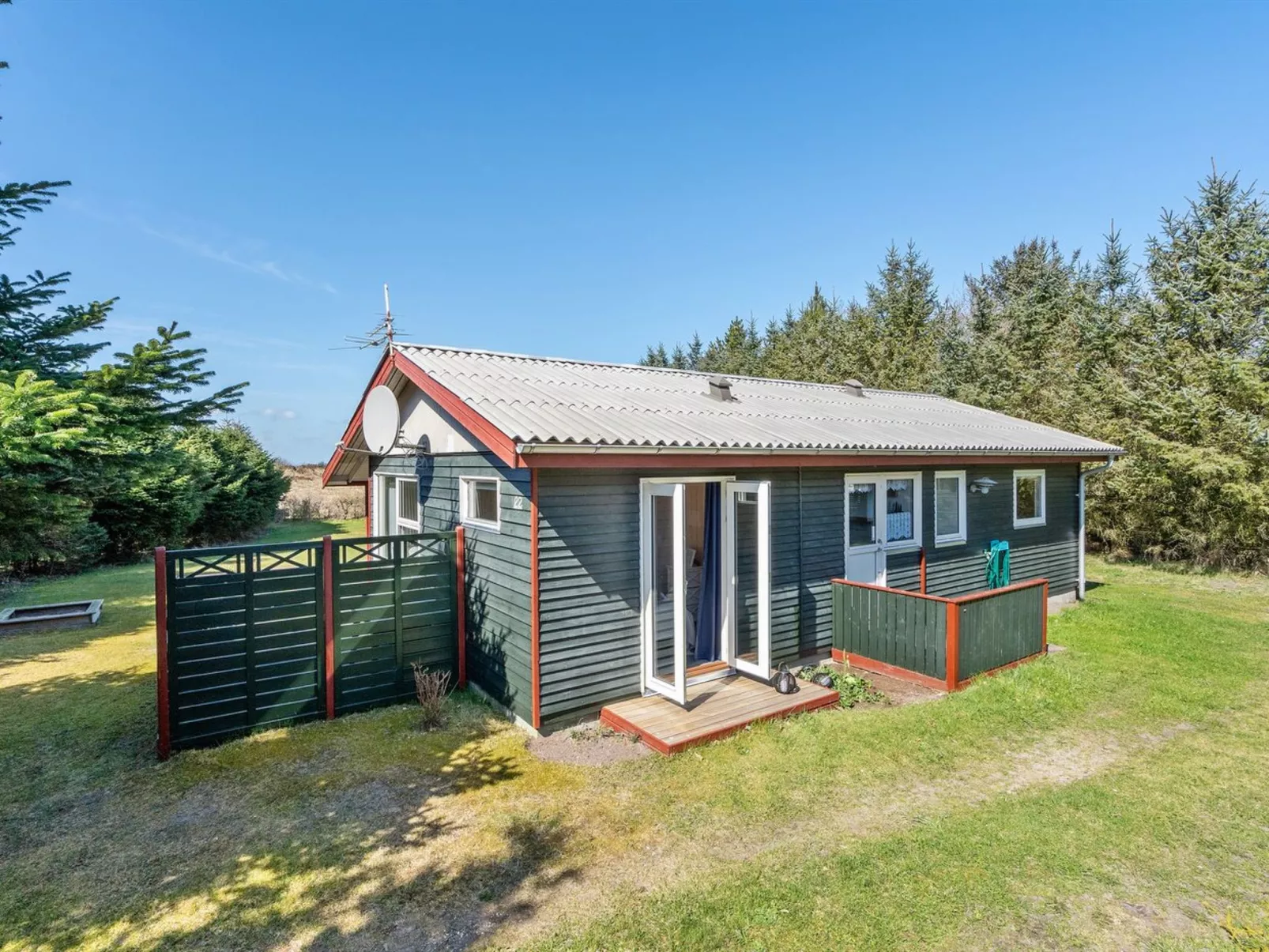 "Josefiina" - 450m to the fjord-Outside