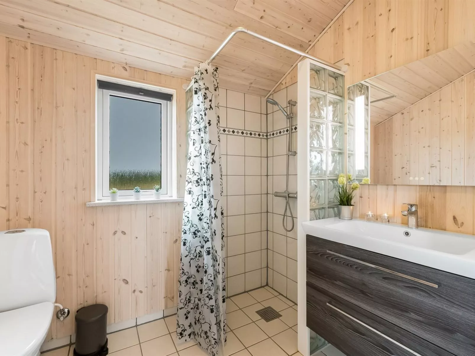 "Clement" - 500m to the fjord-Dedans