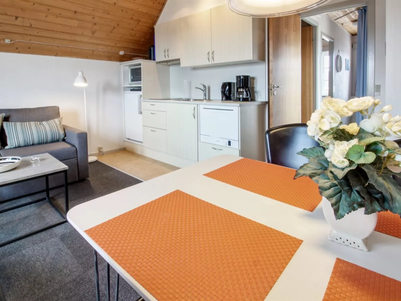 "Roya" - 1.9km from the sea-Dedans