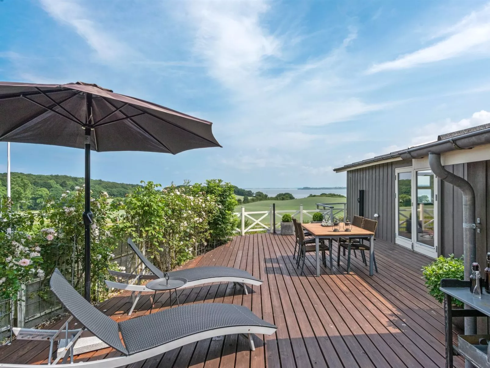 "Haraldina" - 350m to the fjord-Outside