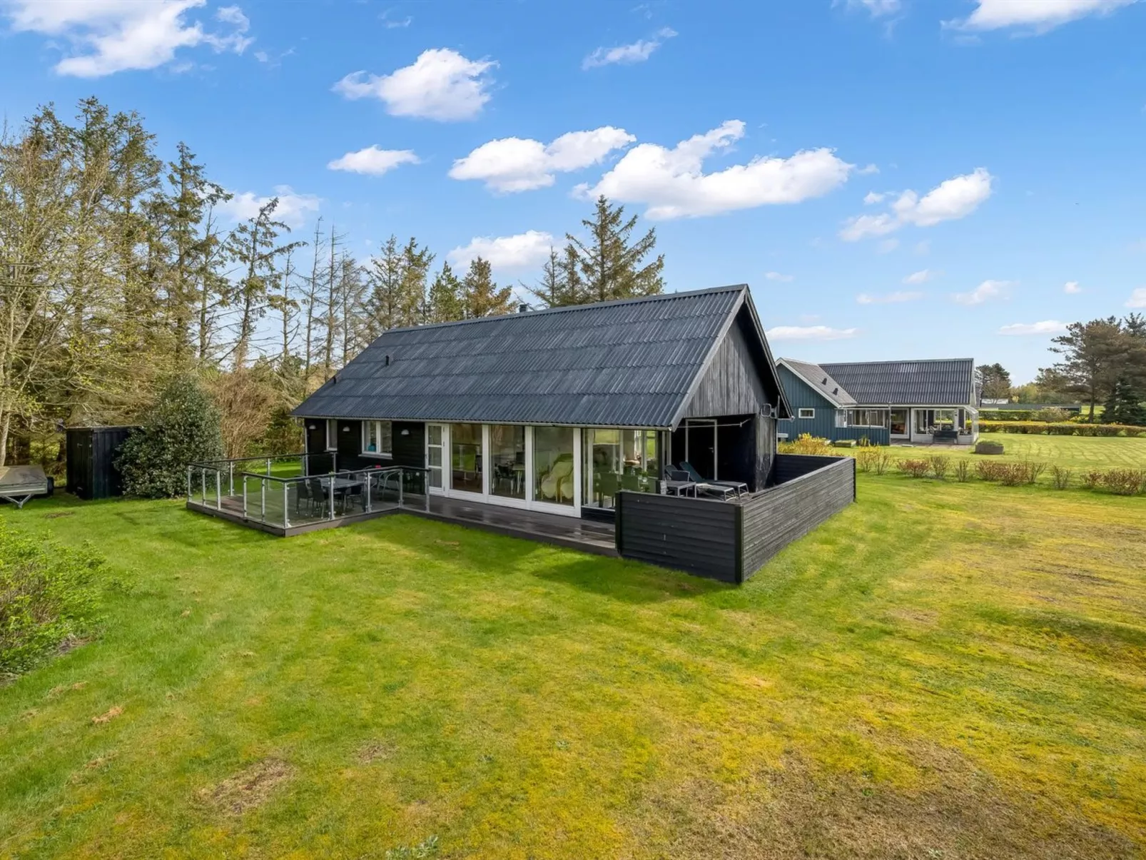 "Aleida" - 100m to the fjord-Outside