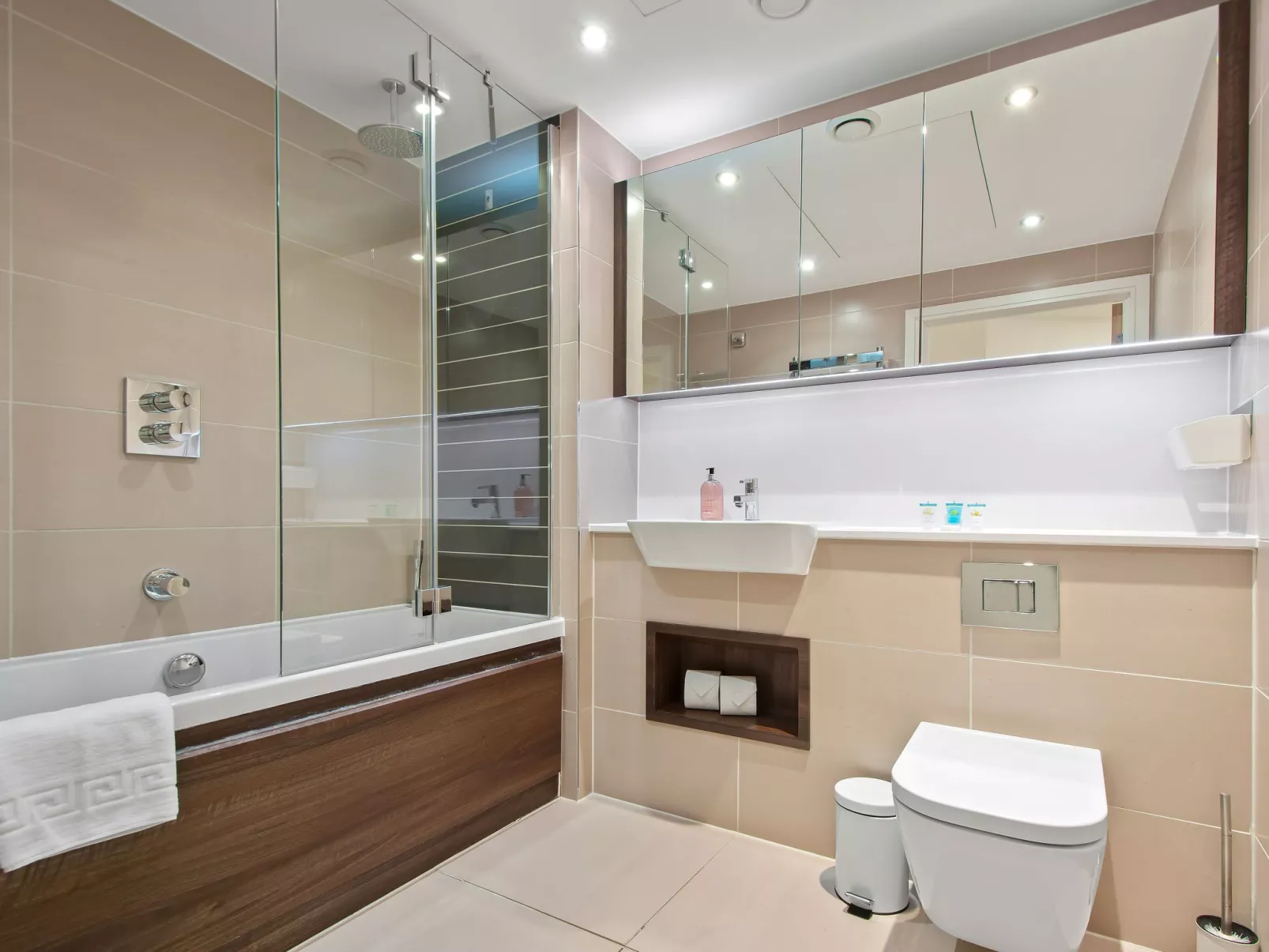 Altitude Point-Drinnen