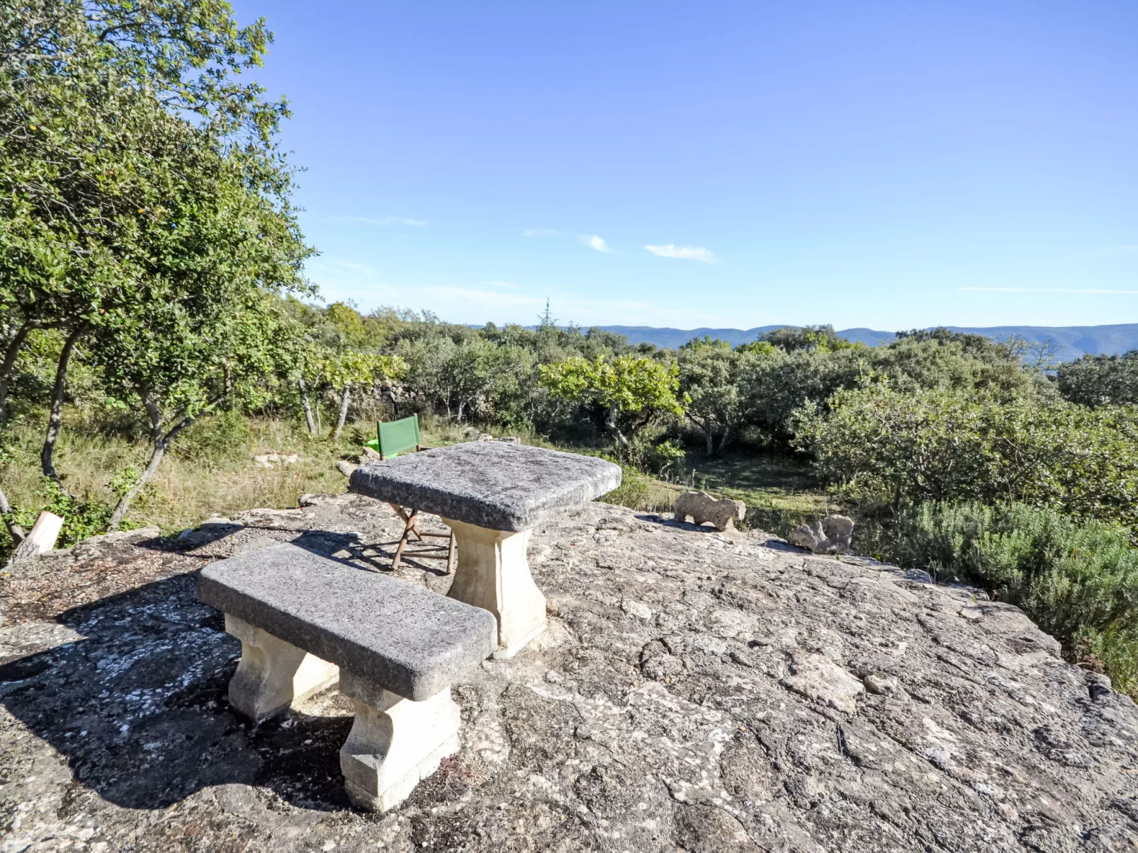 Les Cairnes-Draußen