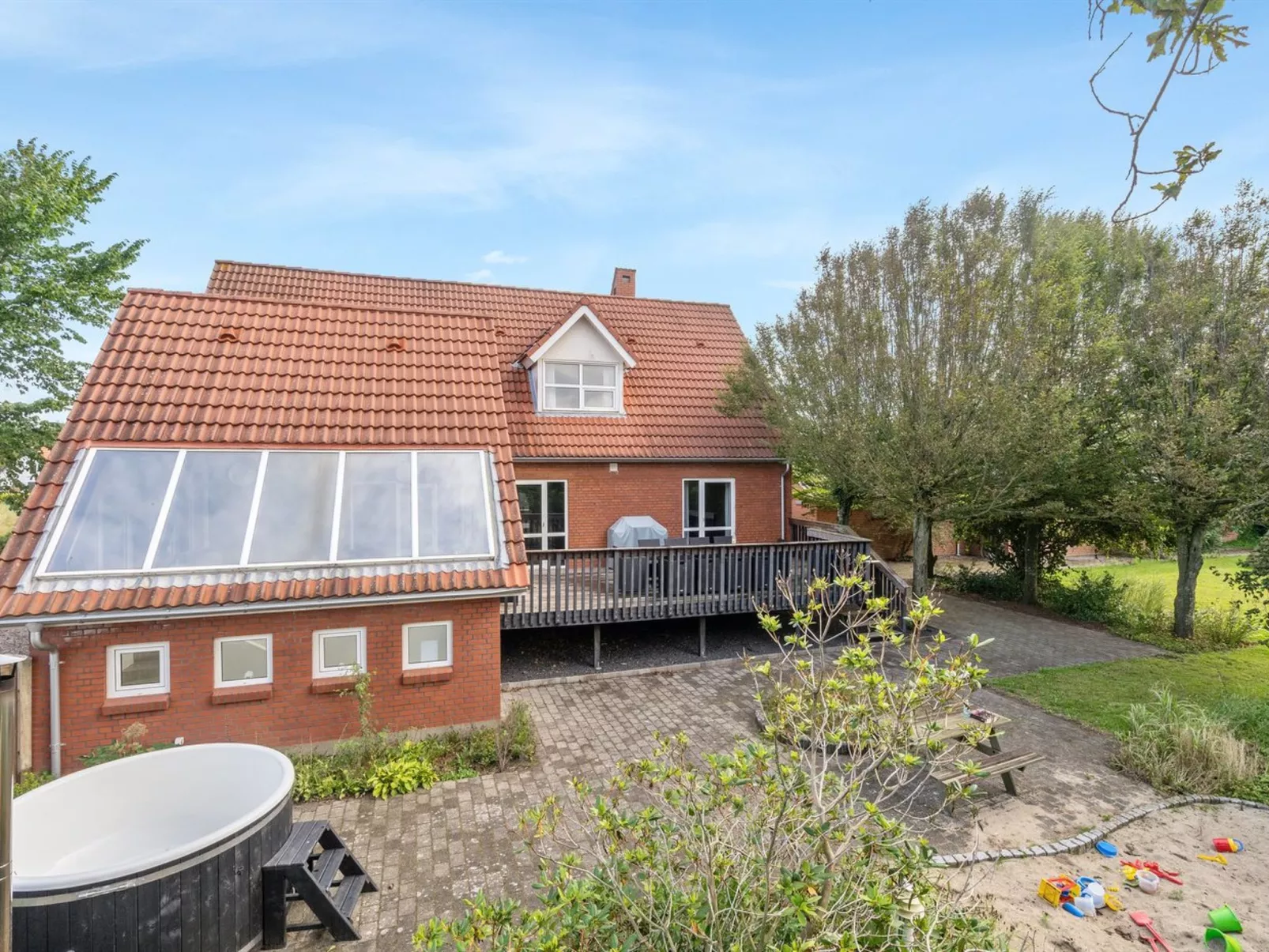 "Auguste" - 1.5km to the fjord-Outside