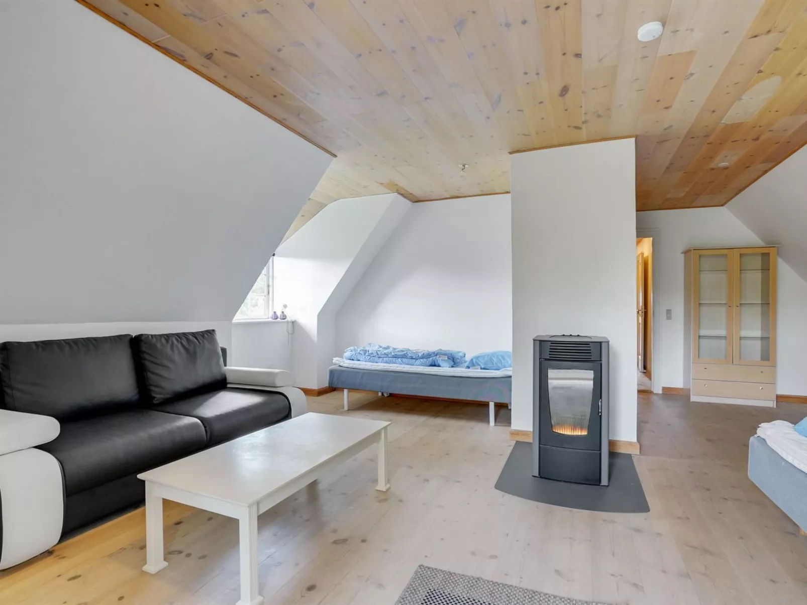 "Knut" - 10km from the sea-Inside