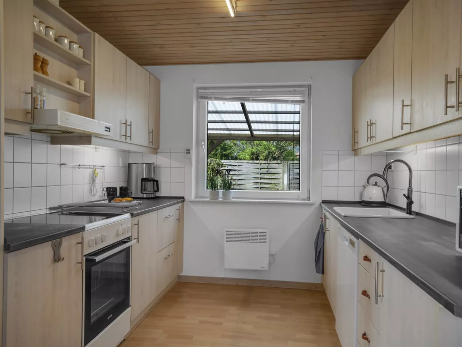 "Yorick" - 1km from the sea-Inside