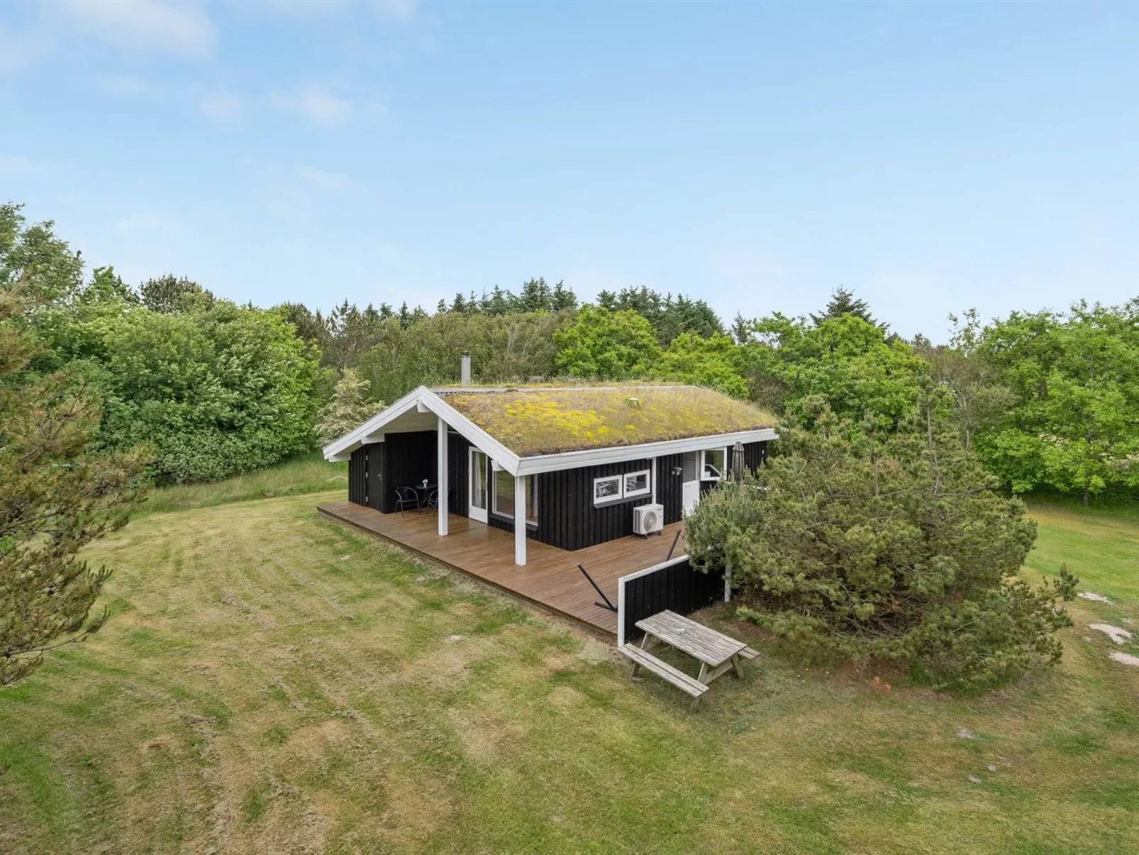 "Evan" - 1.3km from the sea-Outside