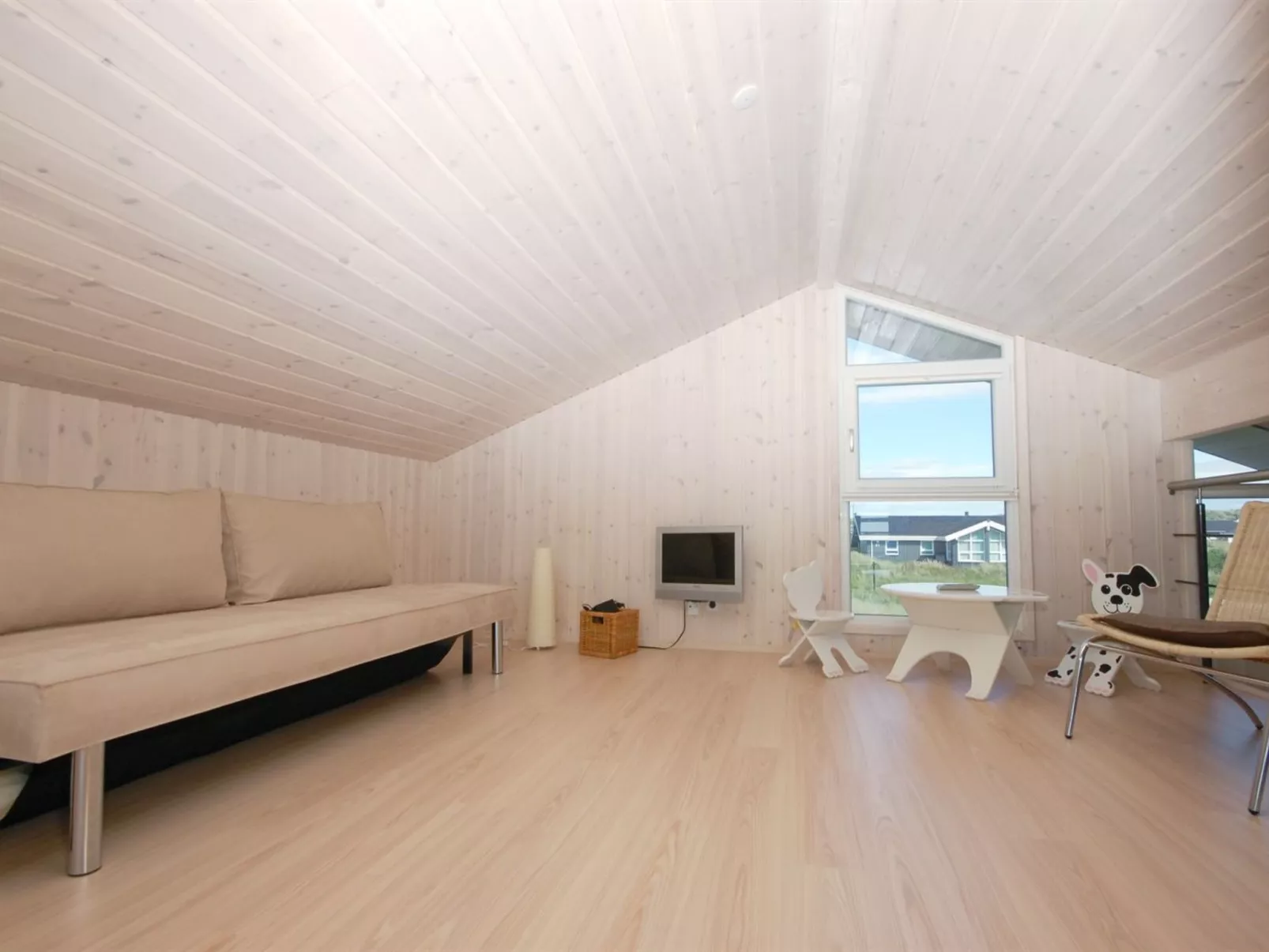 "Ung" - 150m from the sea-Inside