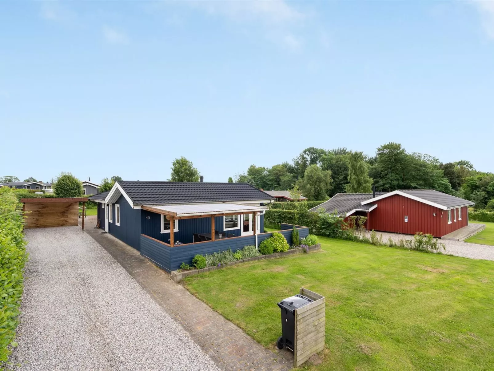 "Roar" - 500m from the sea-Draußen