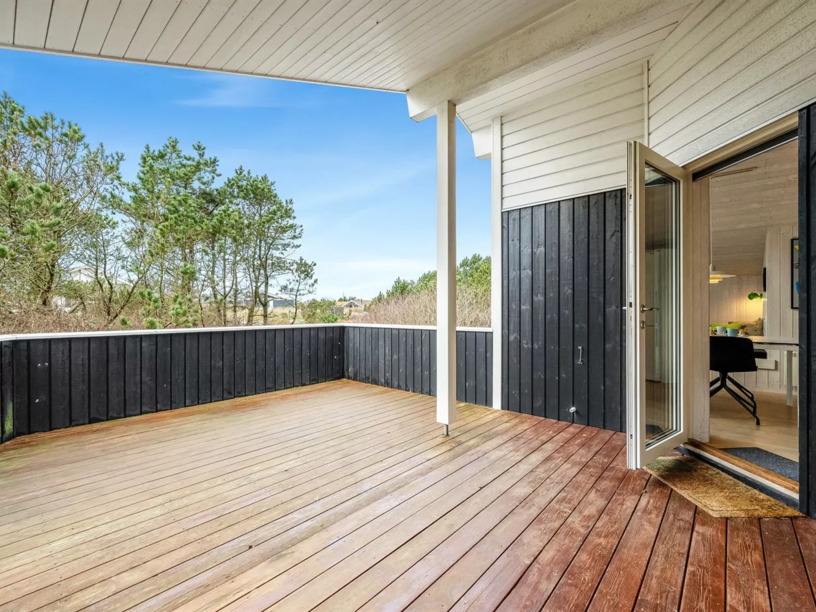 "Helen" - 500m to the fjord-Outside