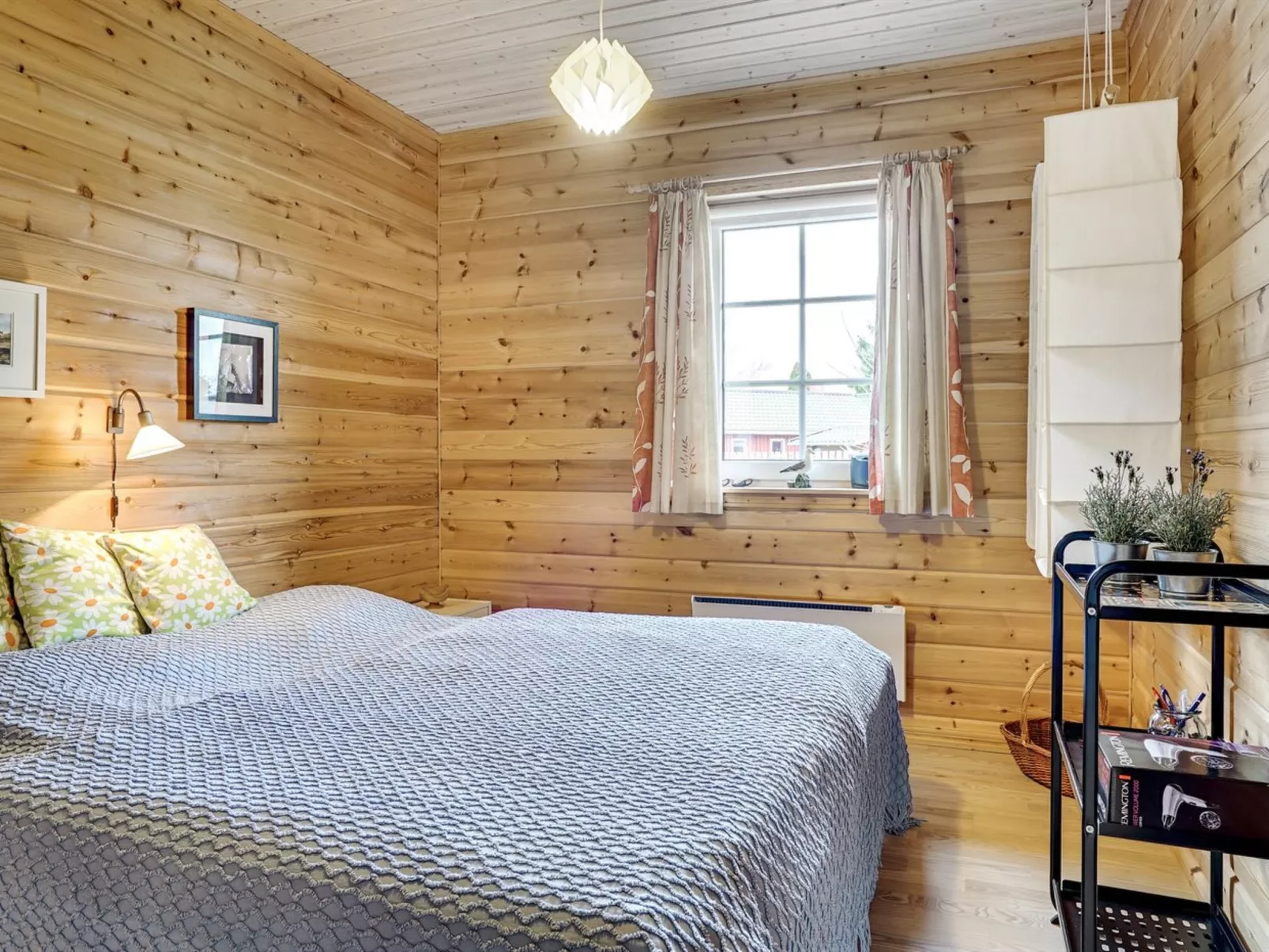 "Goti" - 1km to the fjord-Drinnen