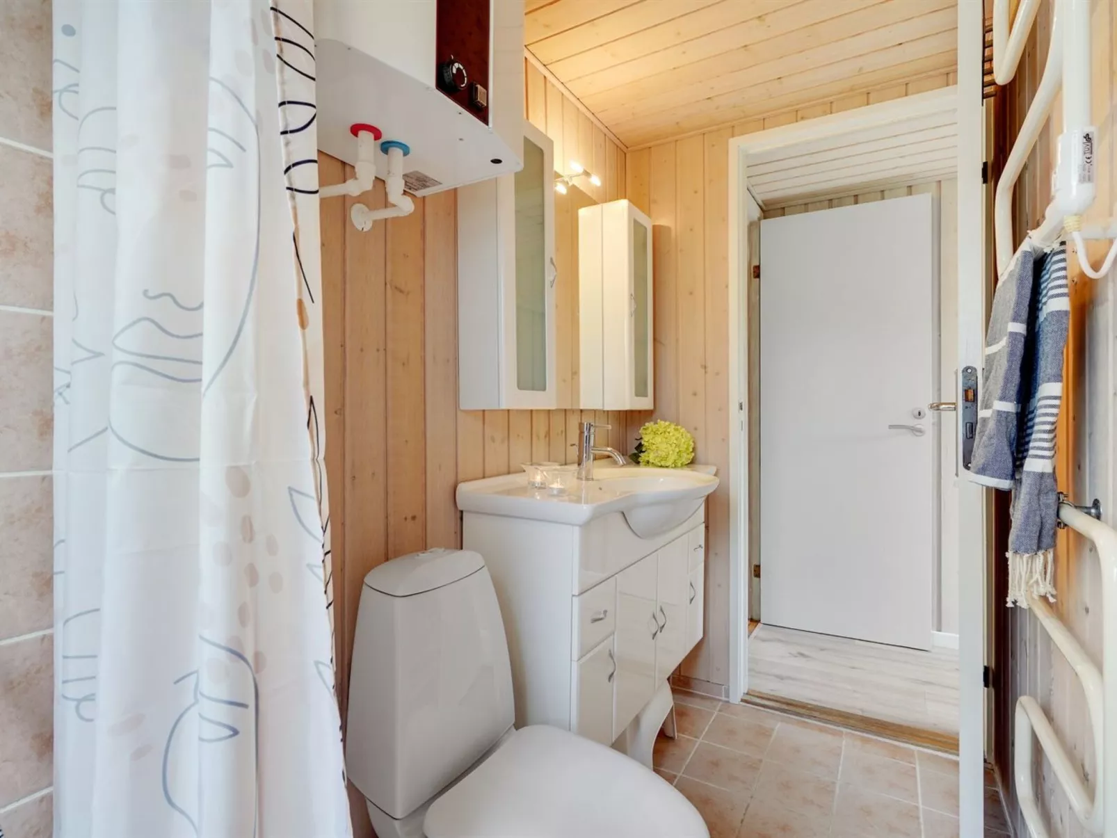 "Sheemen" - 700m to the fjord-Inside