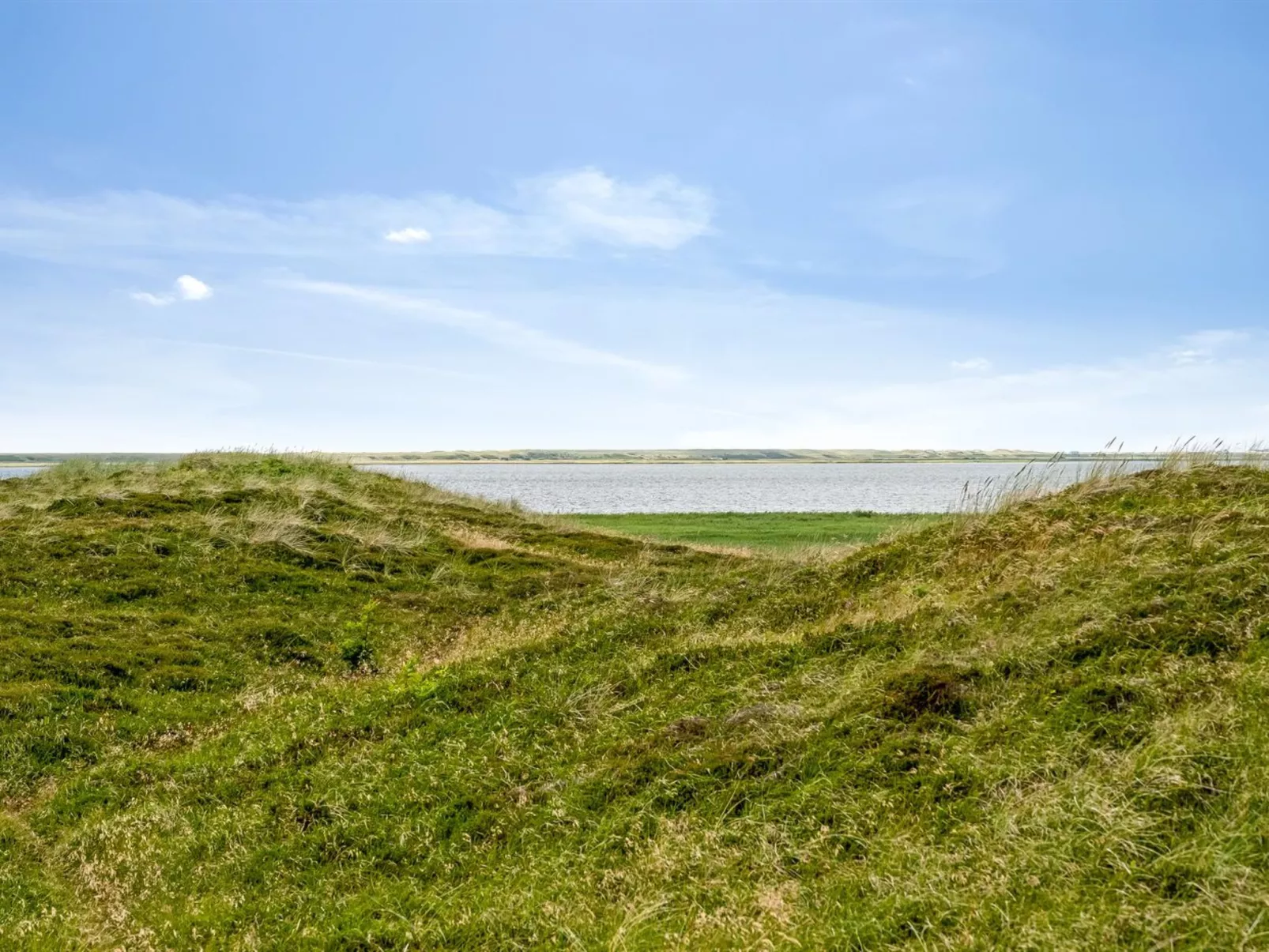 "Leona" - 250m to the fjord-Outside