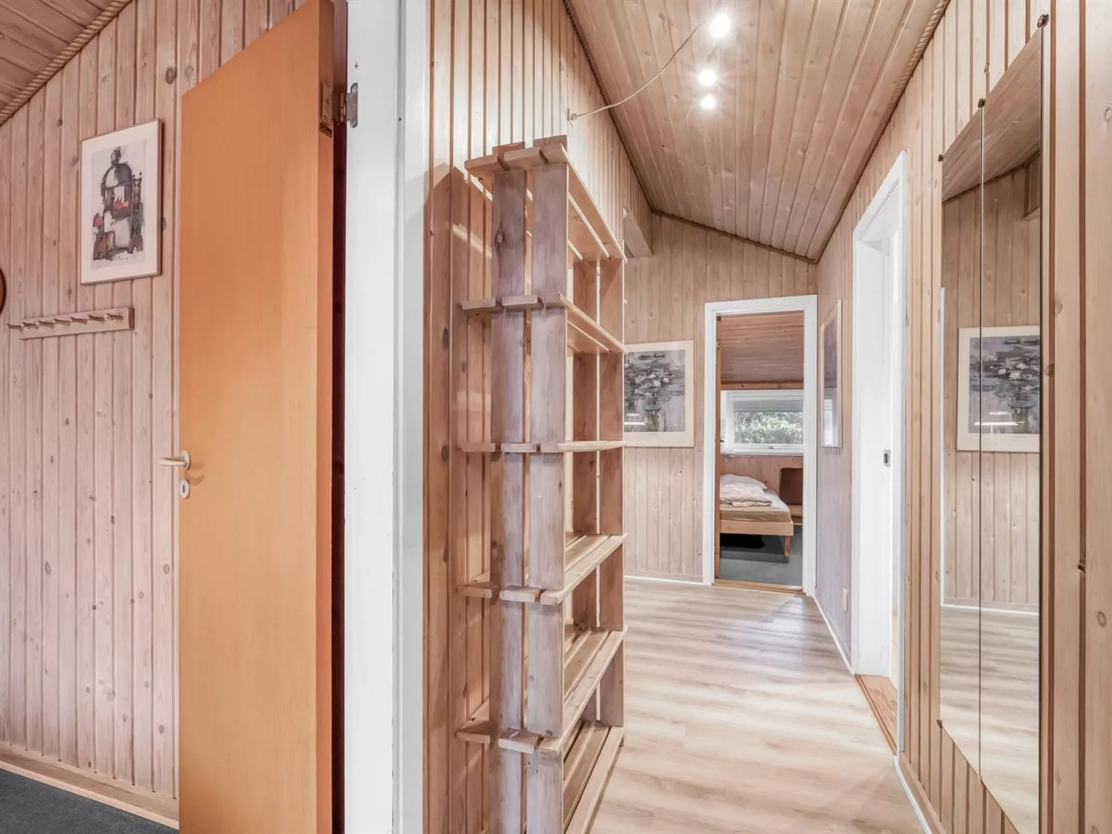 "Unni" -  from the sea-Inside