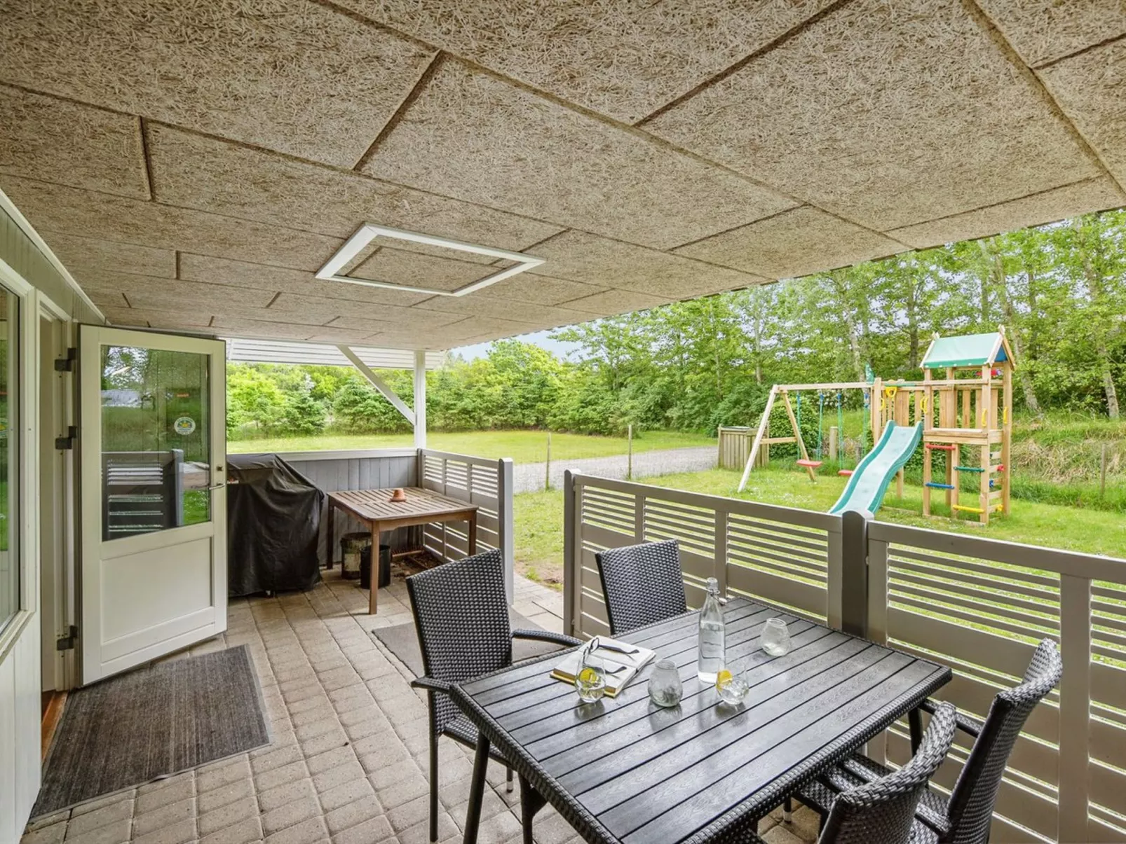 "Elizabeth" - 400m to the fjord-Outside