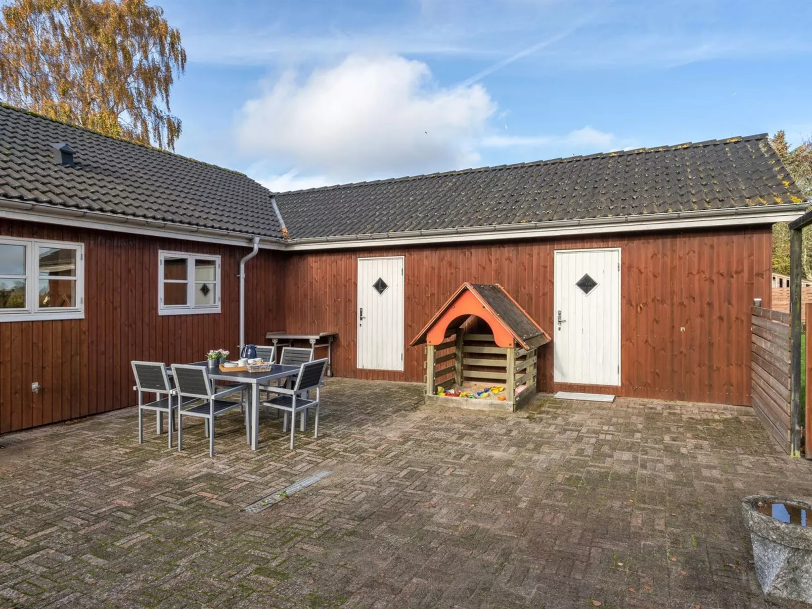 "Swaver" - 300m to the fjord-Outside