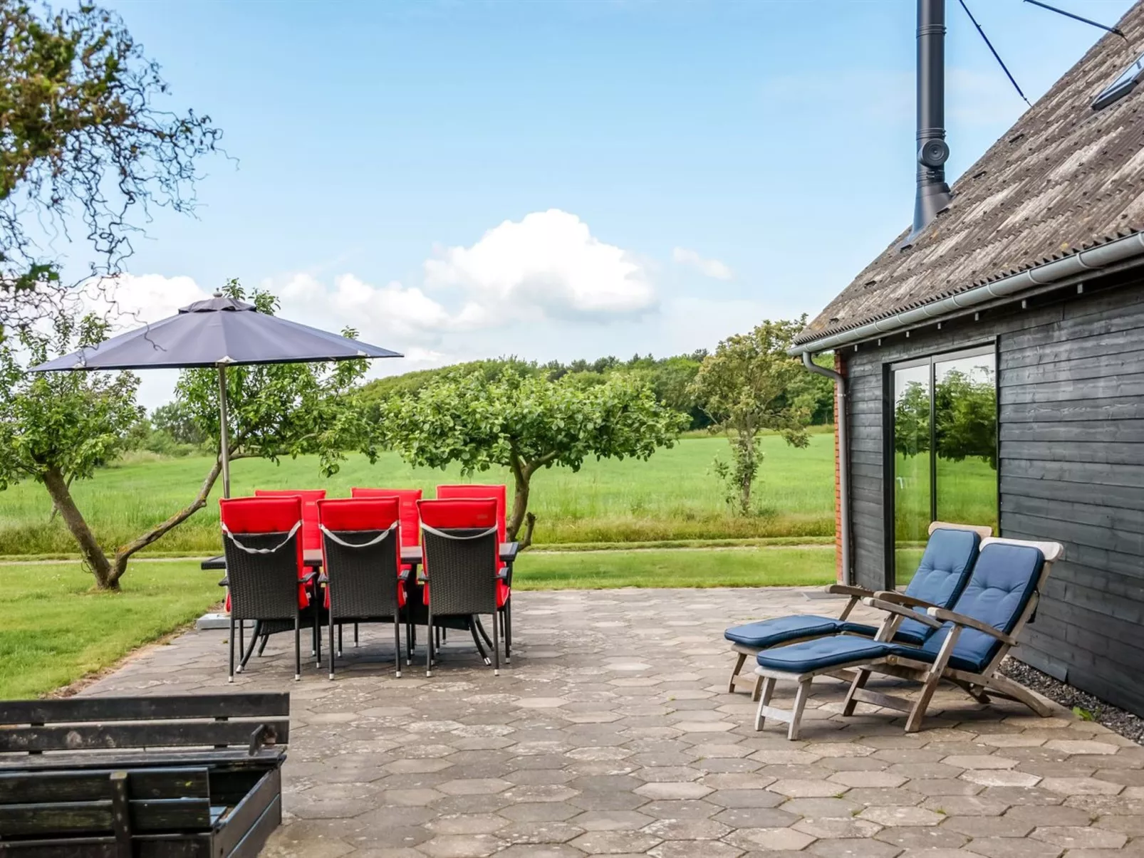 "Emin" - 100m from the sea-Draußen