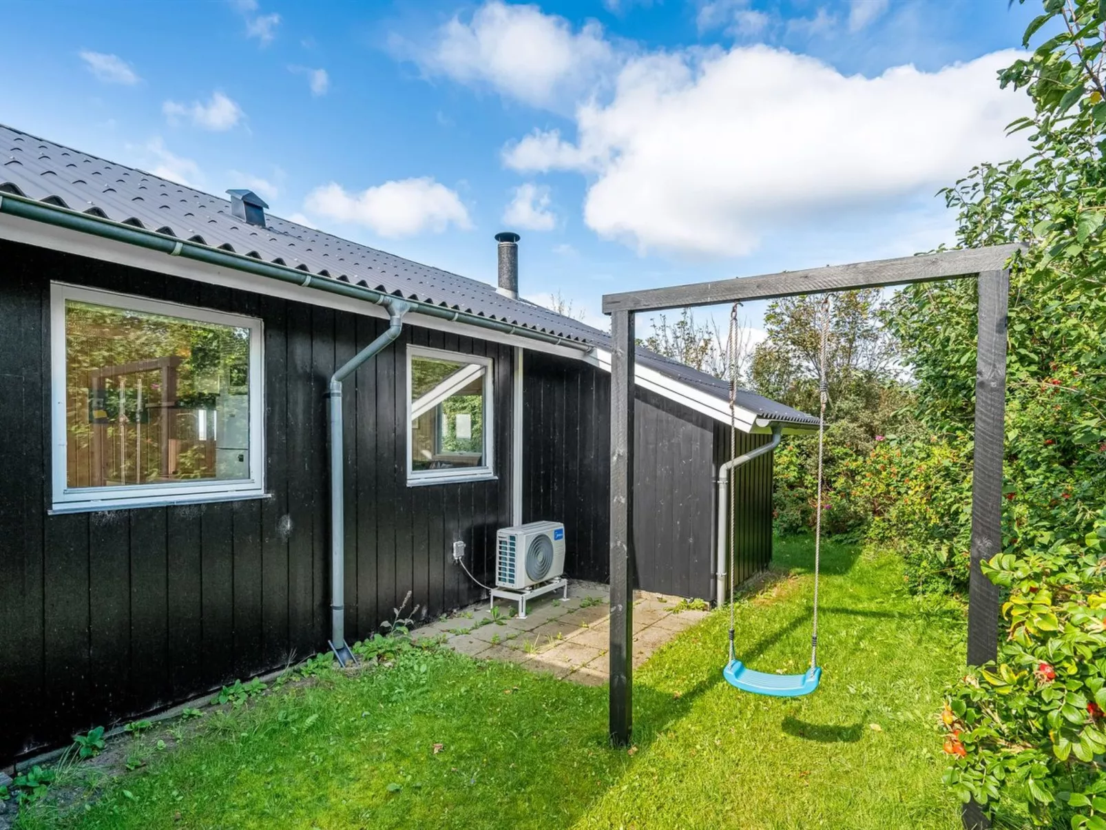 "Brenda" - 300m to the fjord-Outside