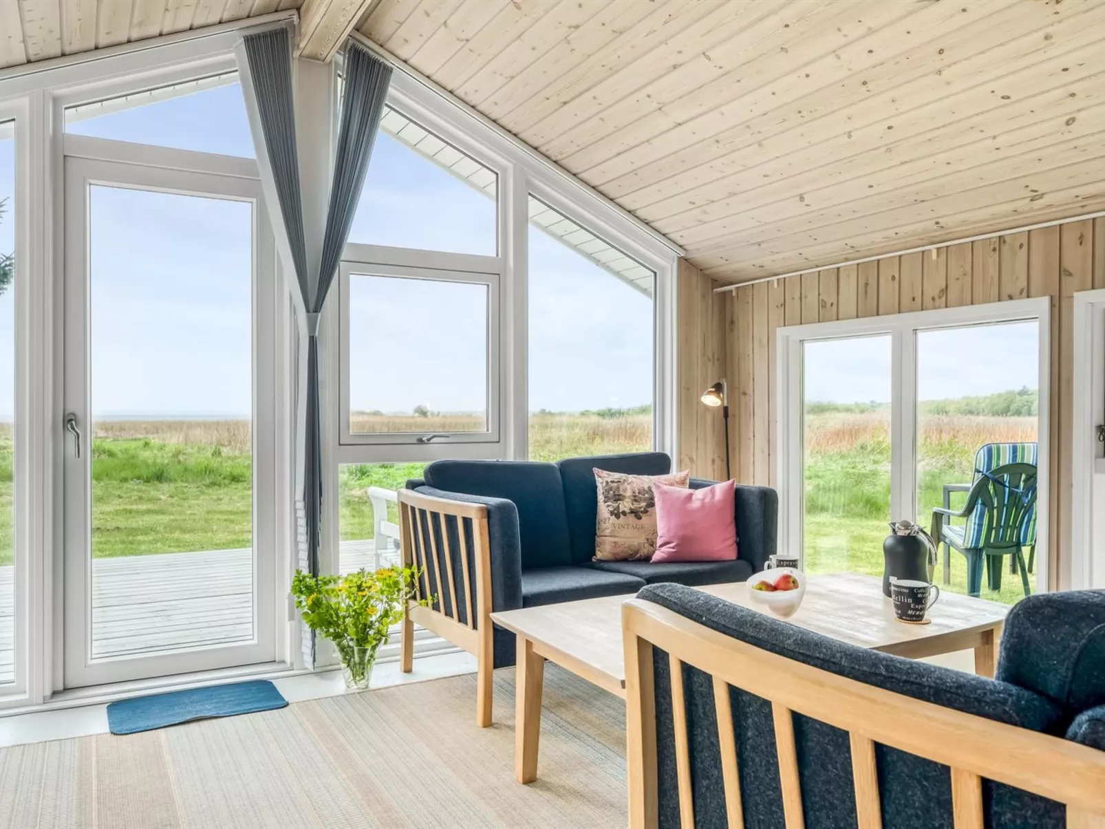 "Eske" - 200m to the fjord-Inside