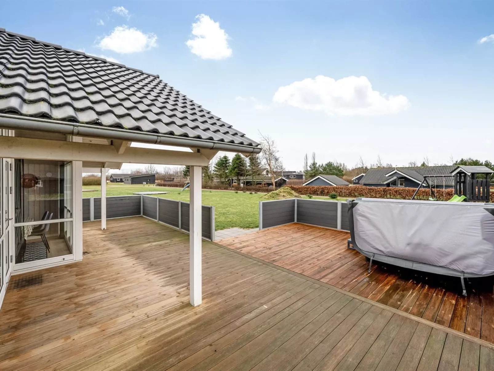 "Gertrude" - 1.1km to the fjord-Outside