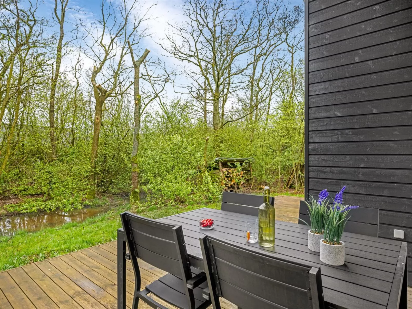 "Ketilbiorn" - 1.2km to the fjord-Outside