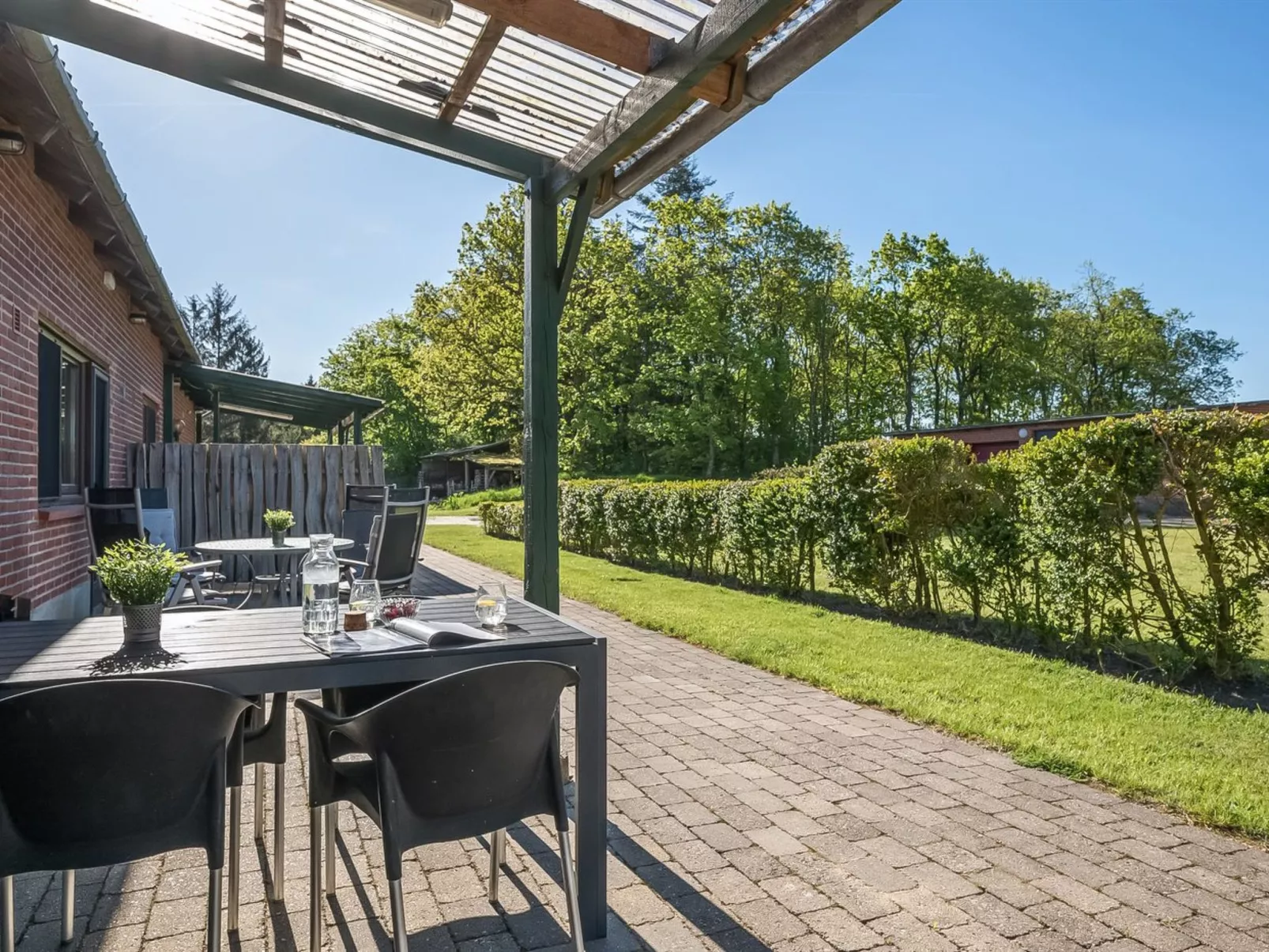 "Evina" - 17km to the fjord-Outside