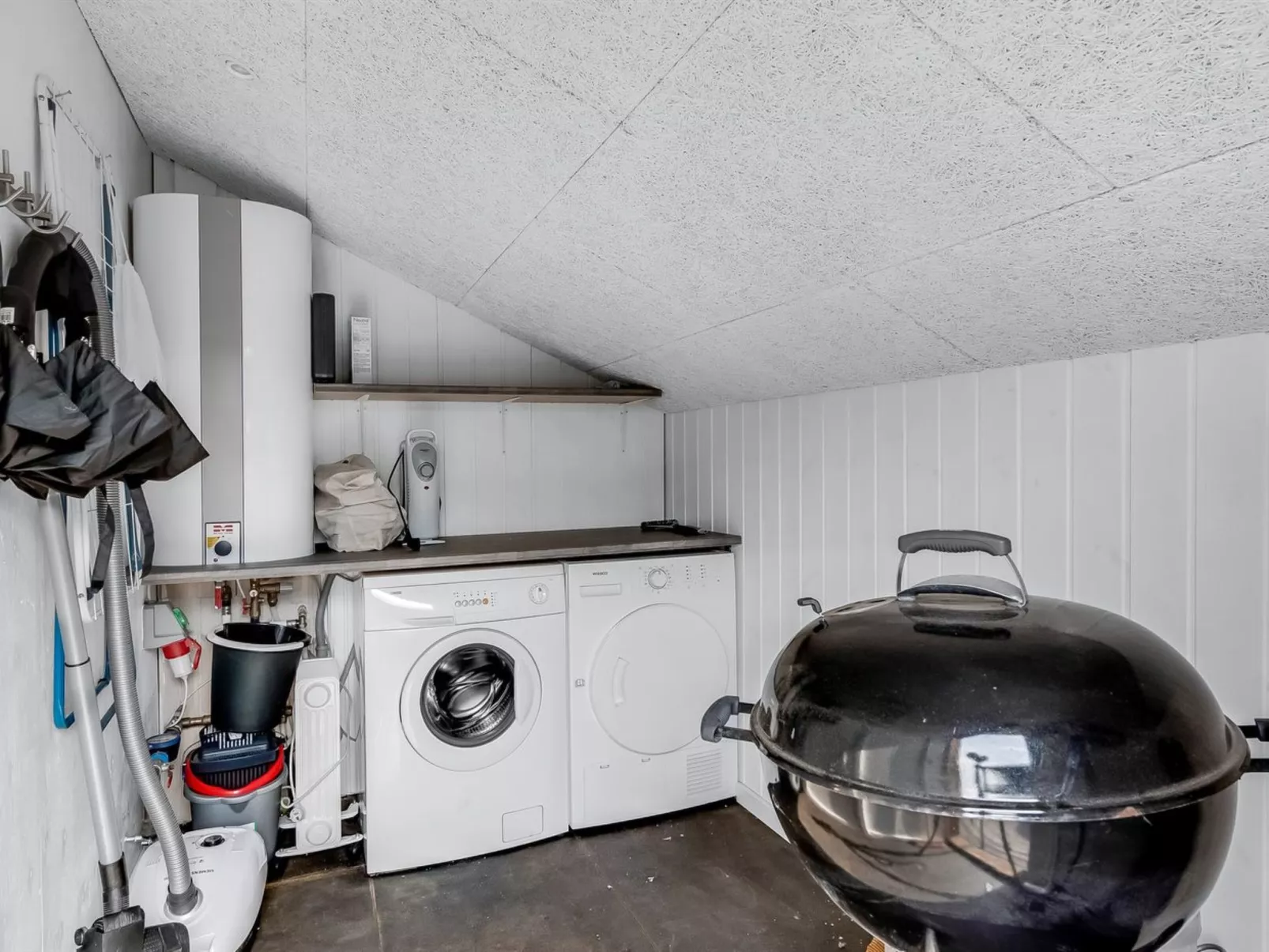 "Leeve" - 1.4km to the fjord-Drinnen