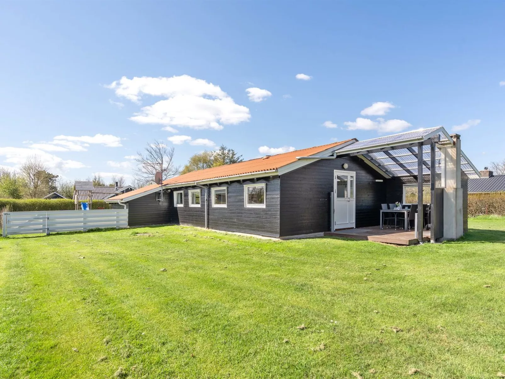 "Miikka" - 800m to the fjord-Draußen