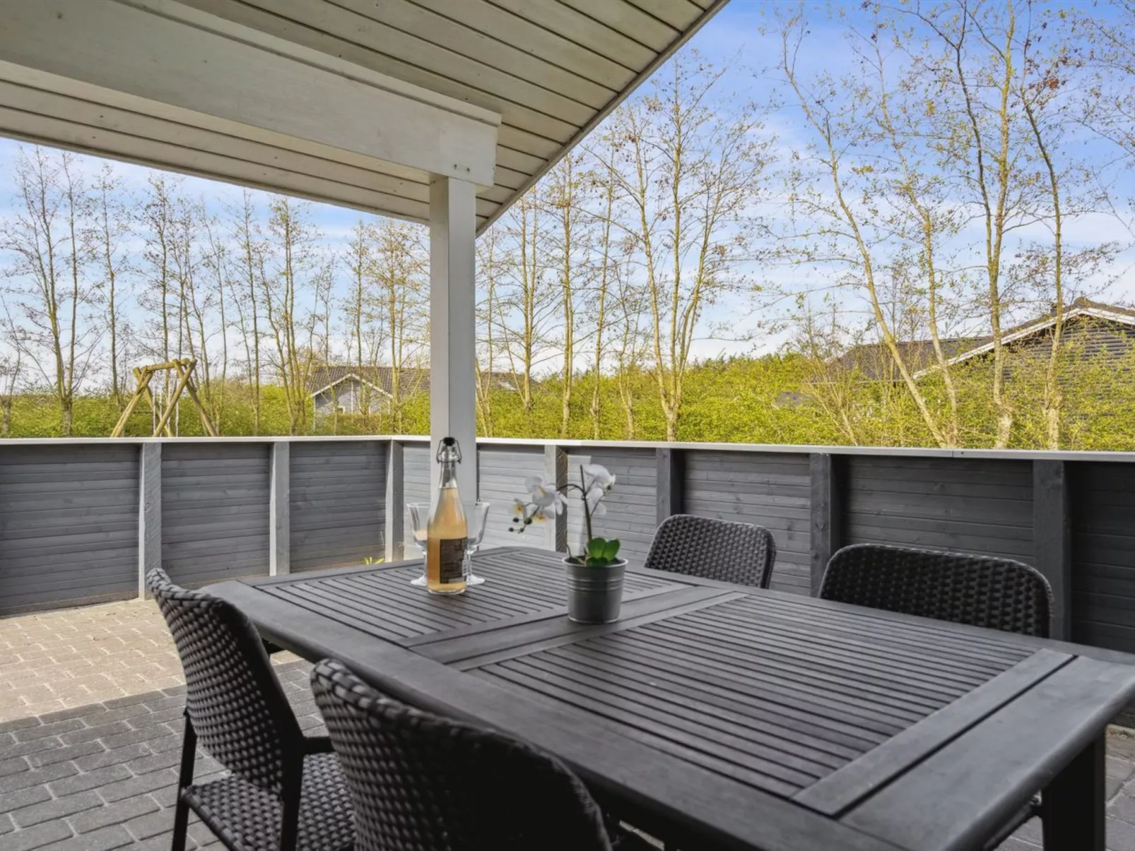 "Tinka" - 1.2km to the fjord-Outside