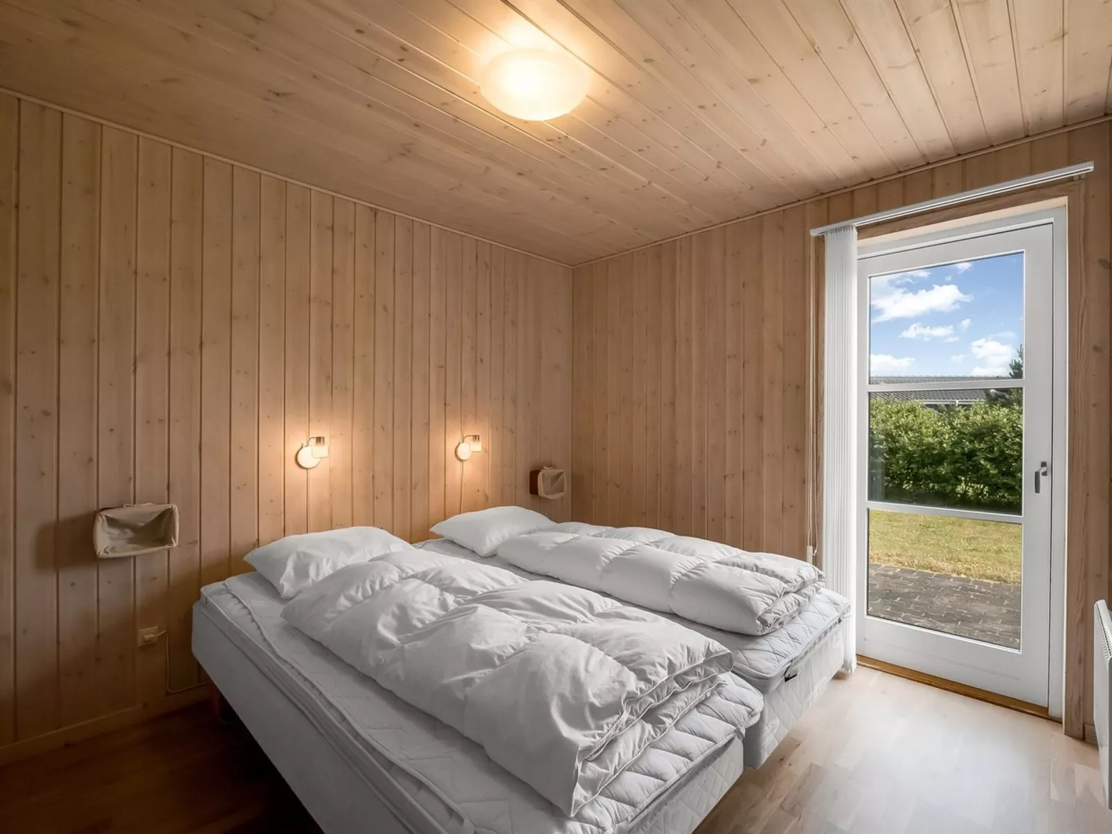 "Saara" - 700m to the fjord-Drinnen