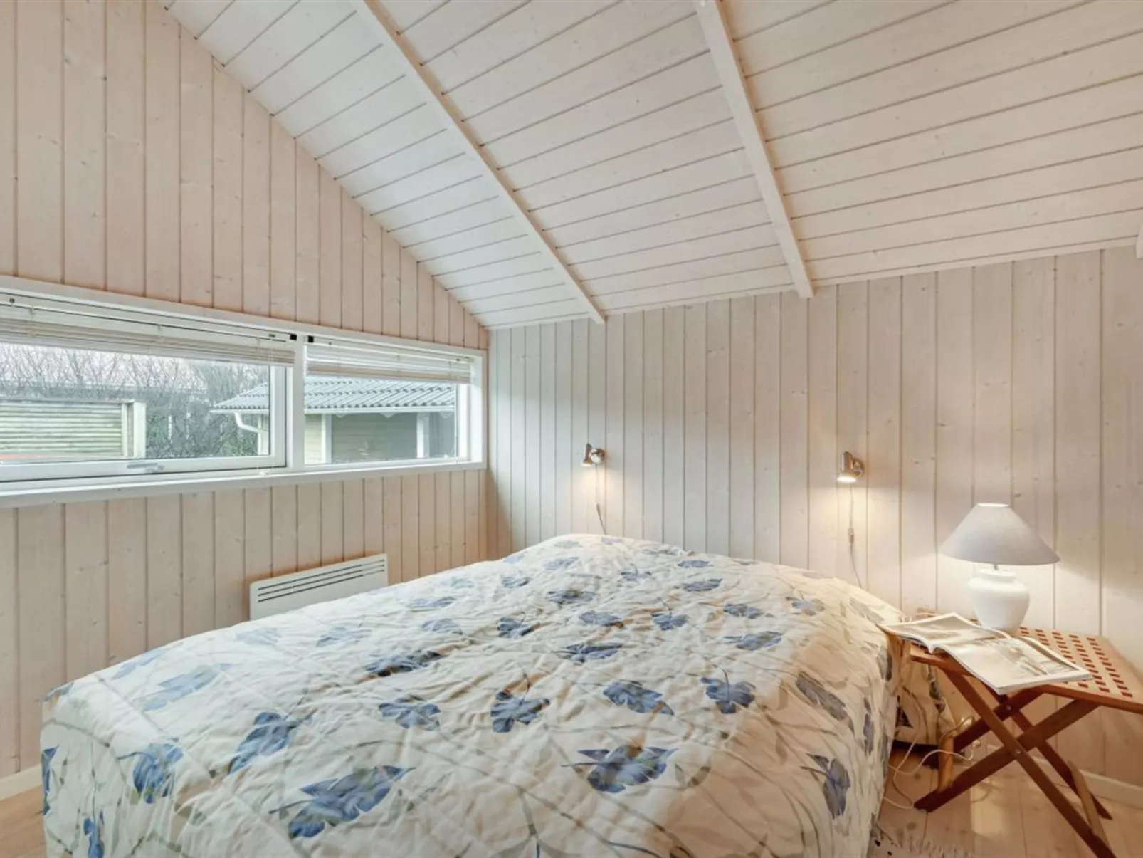 "Clarina" - 800m to the fjord-Dedans