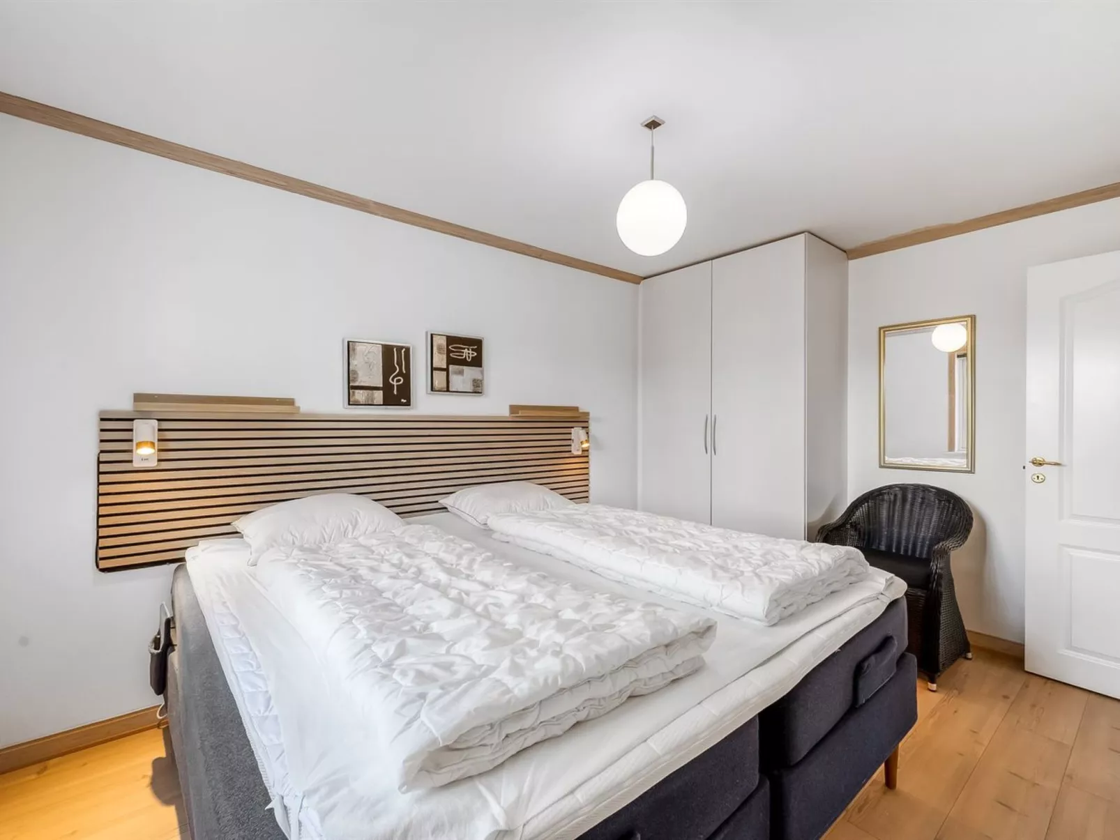 "Adelia" - 850m to the fjord-Dedans