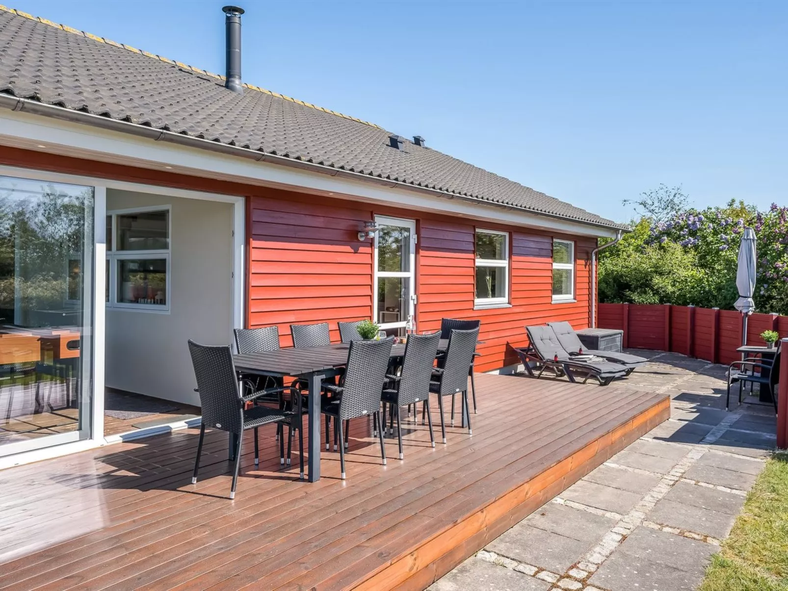 "Hedevig" - 800m to the fjord-Outside