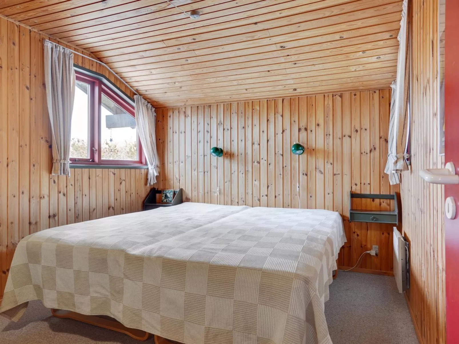 "Thorid" - 200m from the sea-Inside