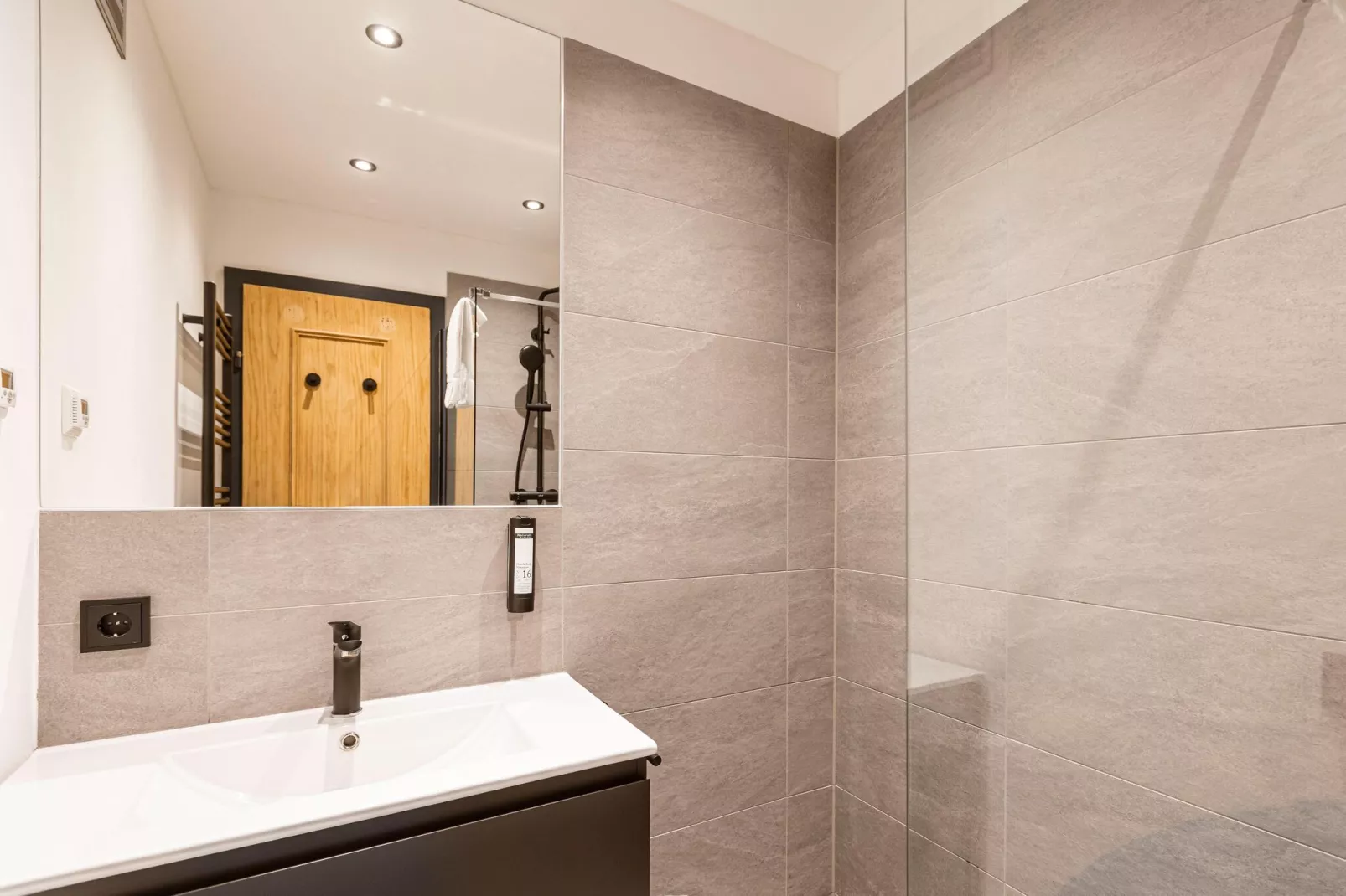 Saalbach Suite 4-Bathroom