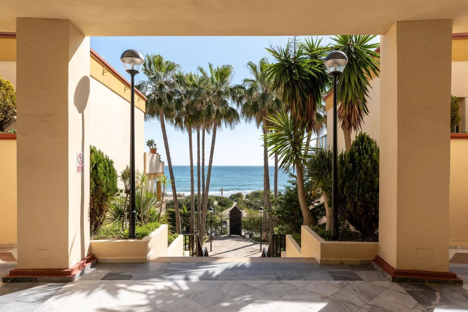 CT 239 - Romana Playa - First Beachline-Hall / réception