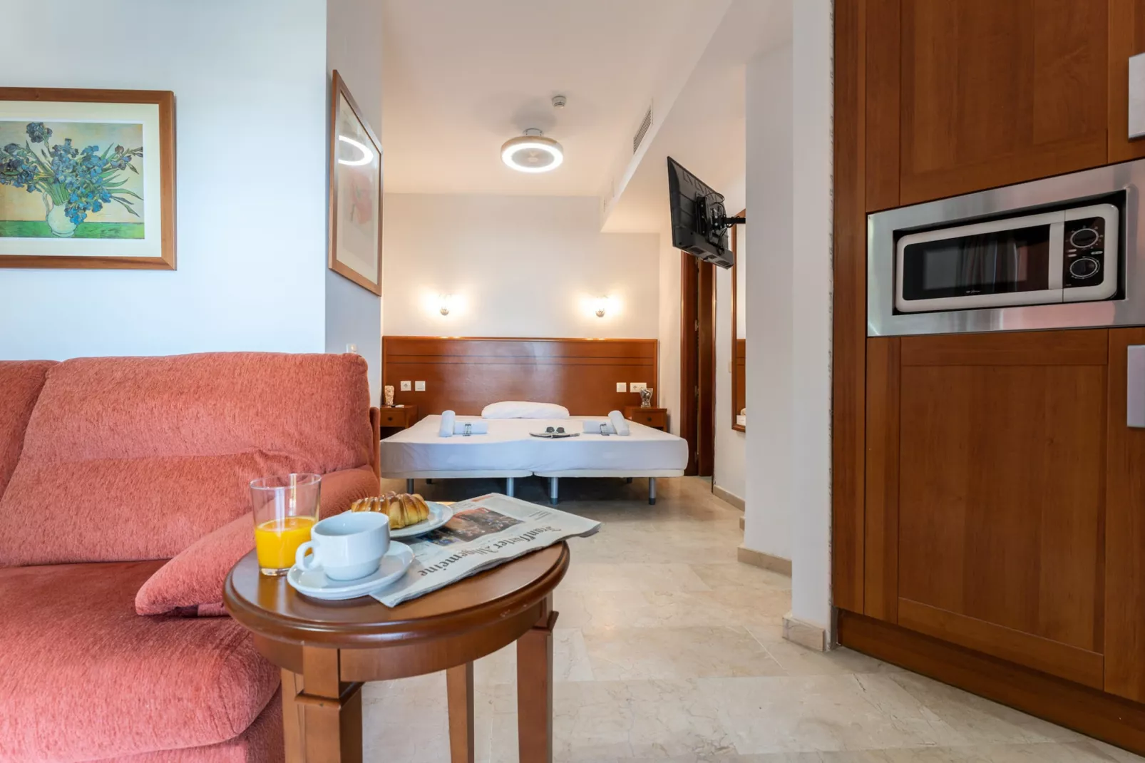 CT 240 - Beachfront Apartment -Don Juan Manilva-Salon