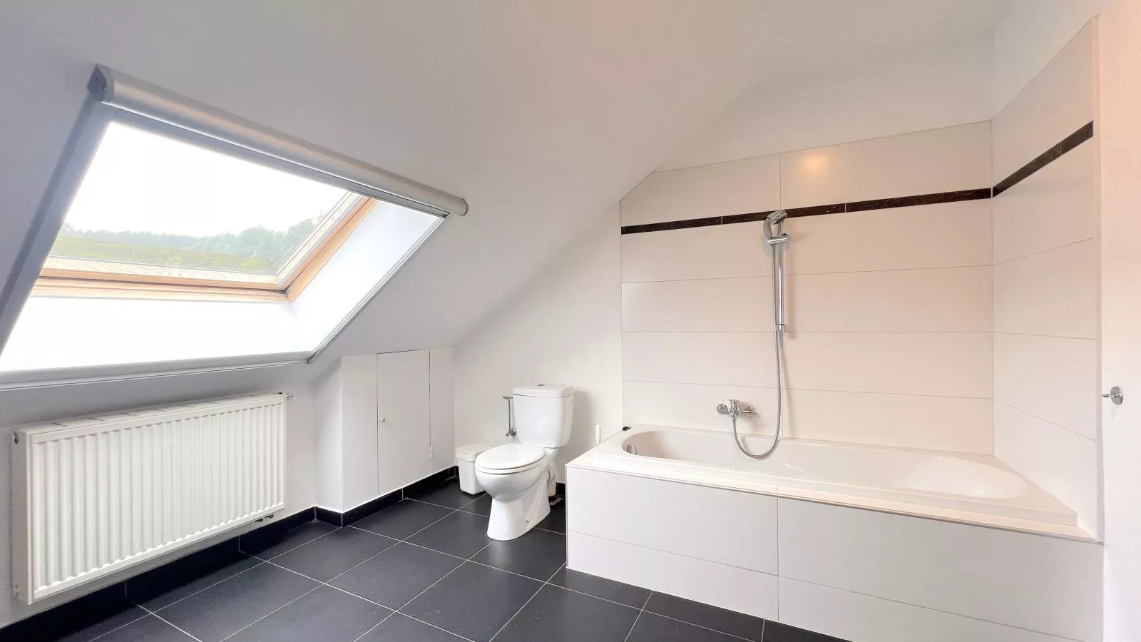 Sur les Thiers-Bathroom