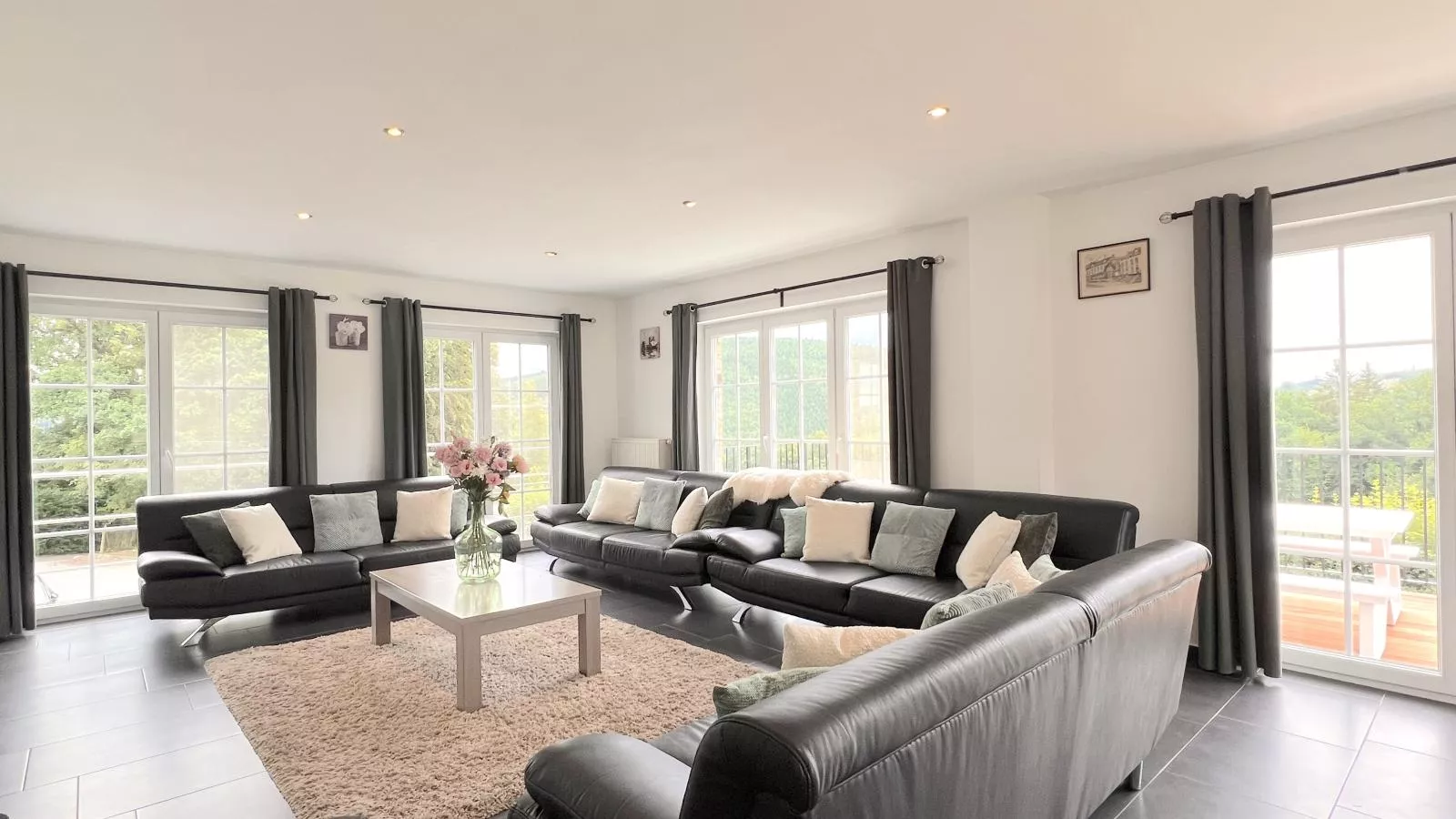 Sur les Thiers-Living room