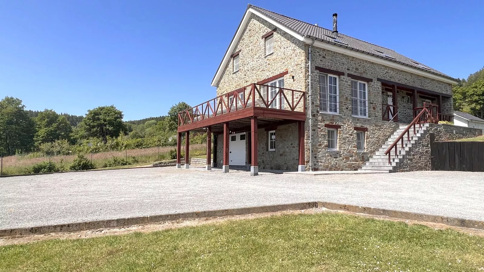 Sur les Thiers-Exterior summer