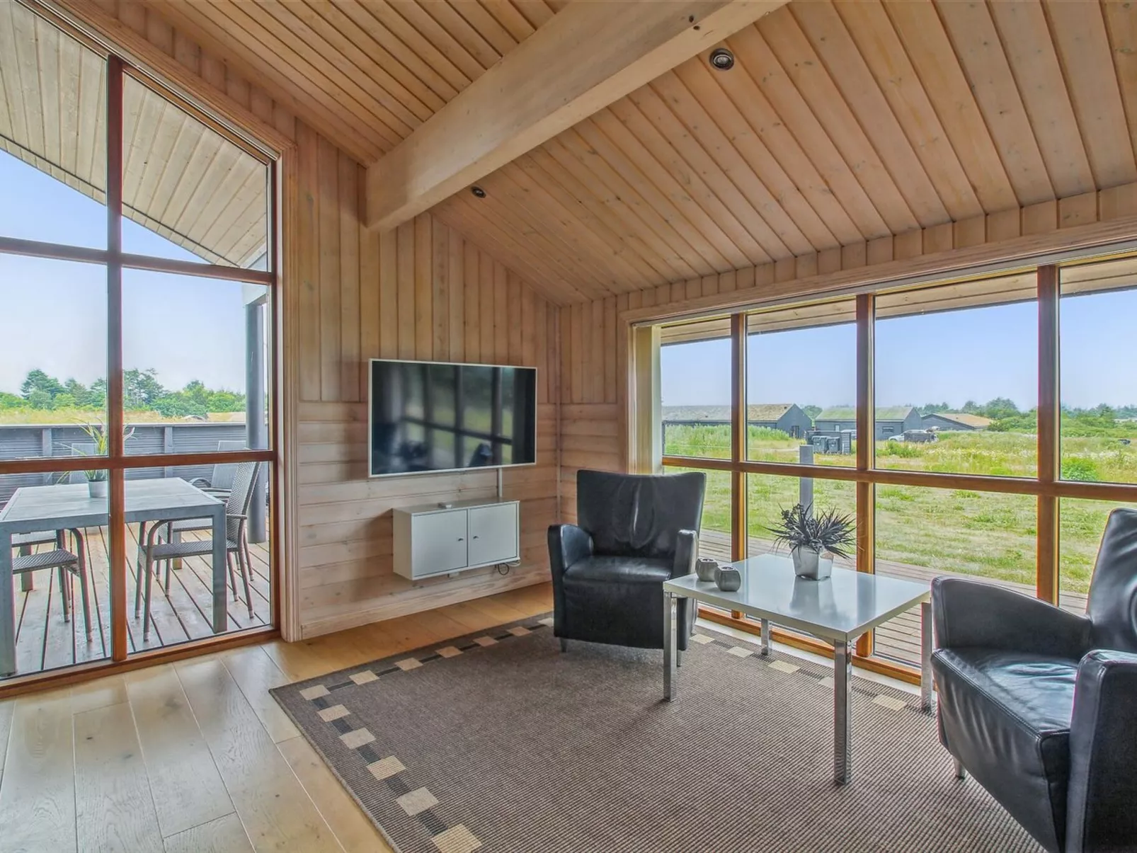 "Ran" - 1.5km from the sea-Dedans