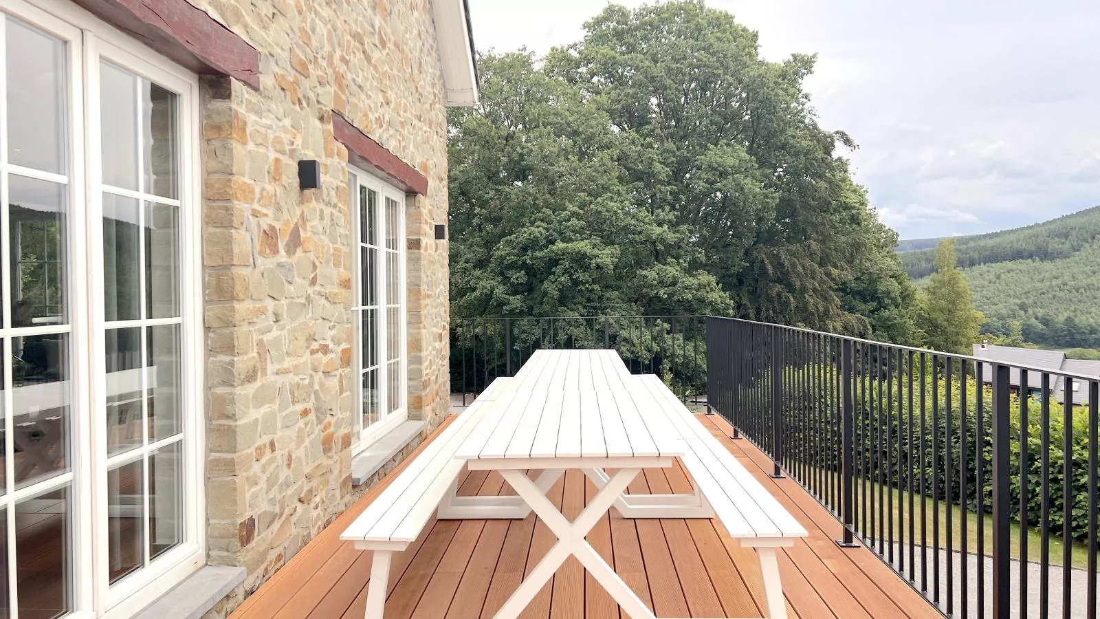 Sur les Thiers-Terrace balcony