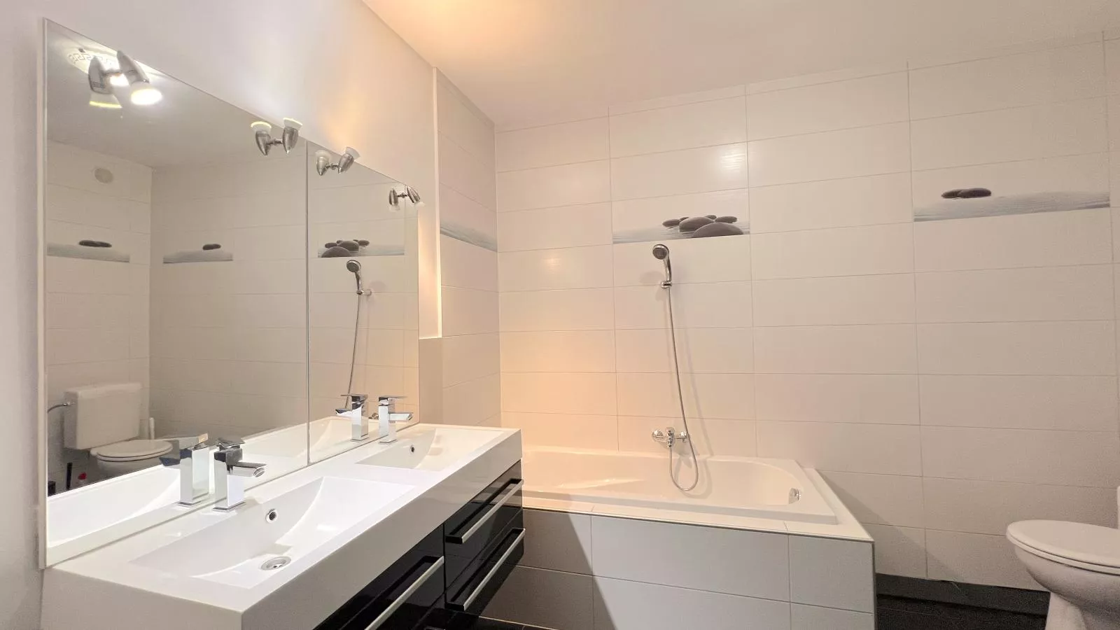 Sur les Thiers-Bathroom