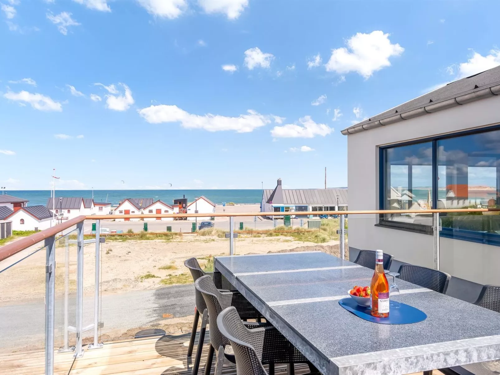 "Unge" - 75m from the sea-Draußen