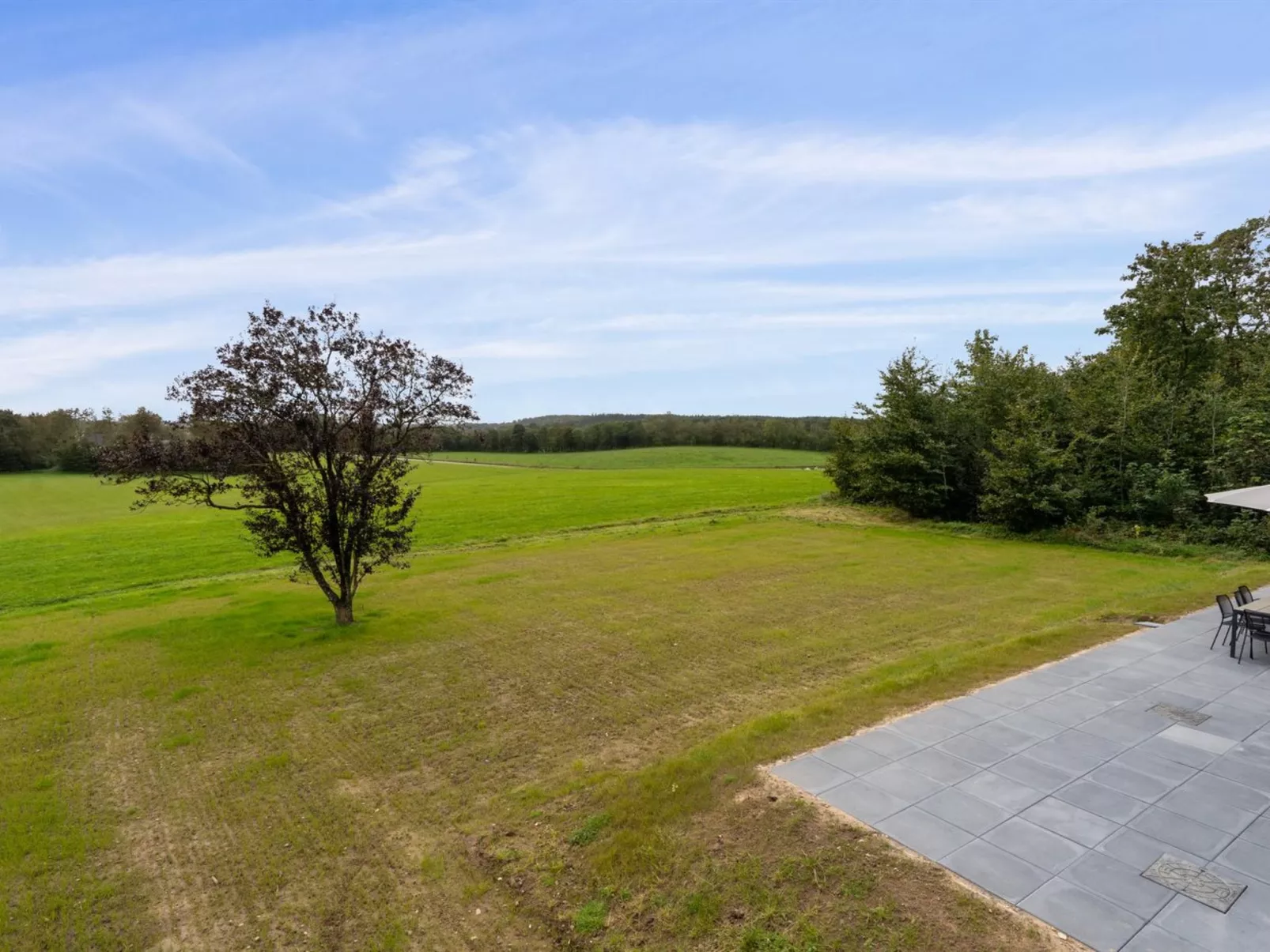 "Landuin" - 30km from the sea-Outside