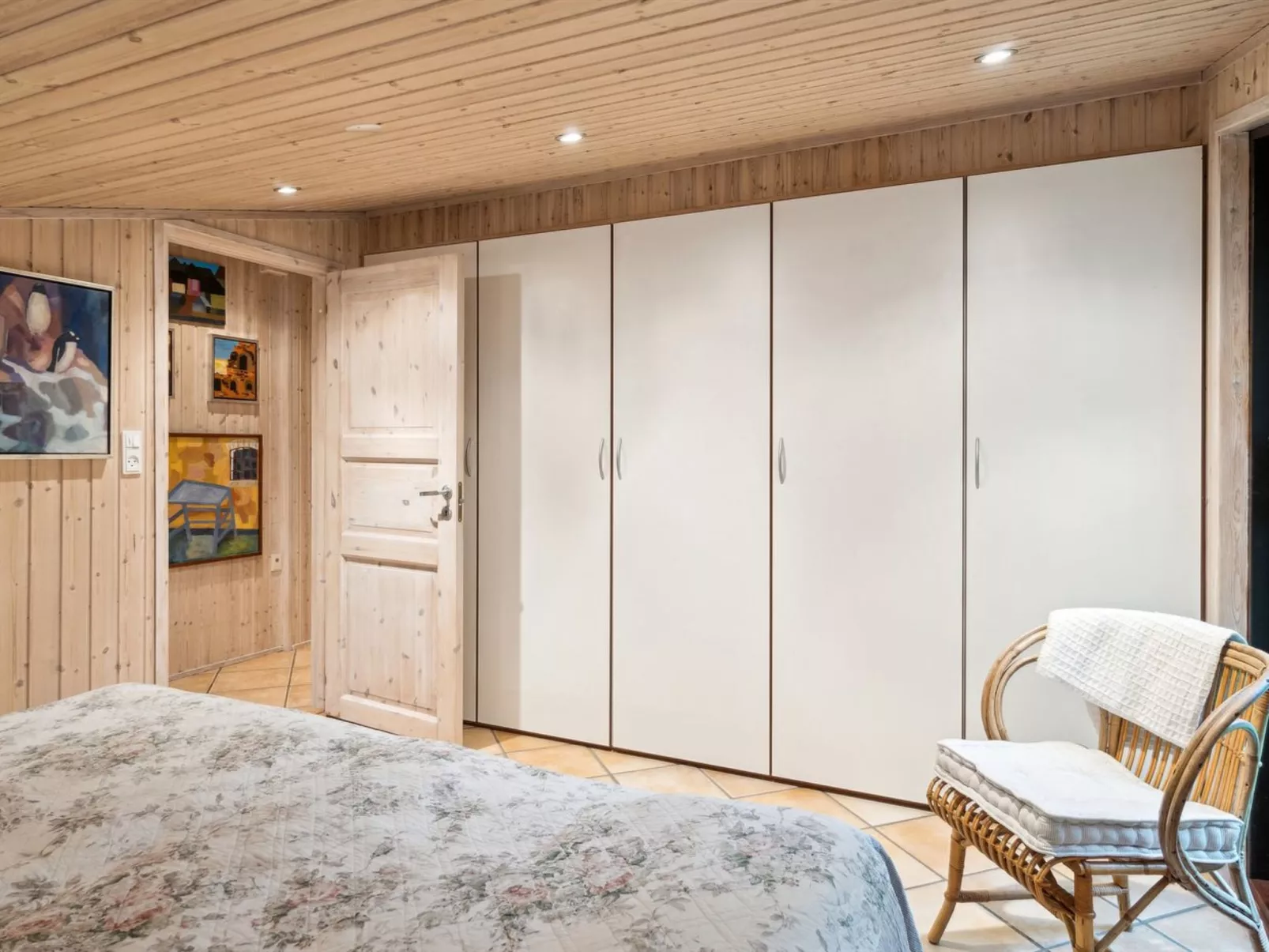 "Aiko" - 375m from the sea-Inside