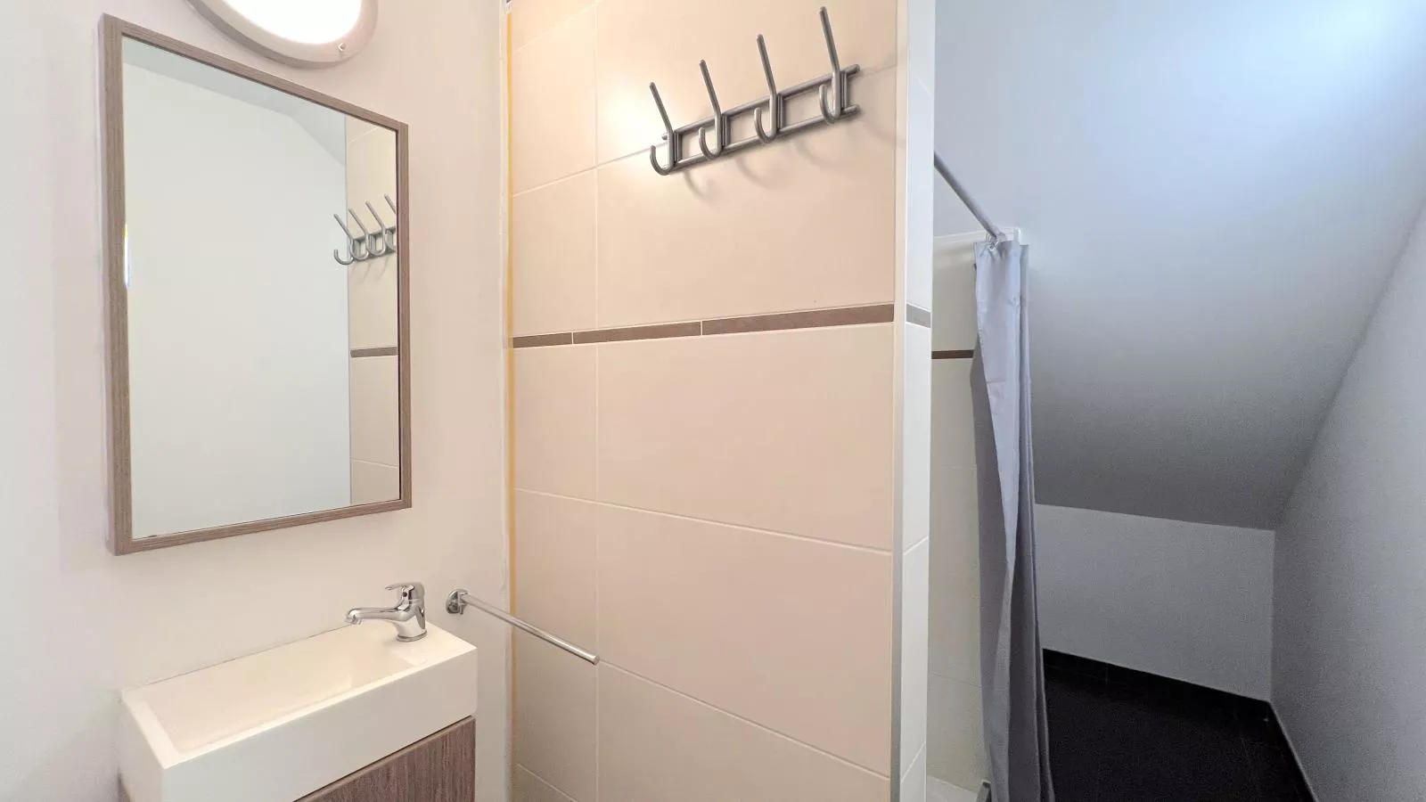 Sur les Thiers-Bathroom