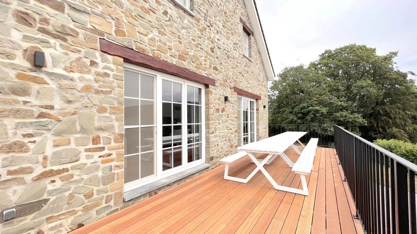 Sur les Thiers-Terrace balcony