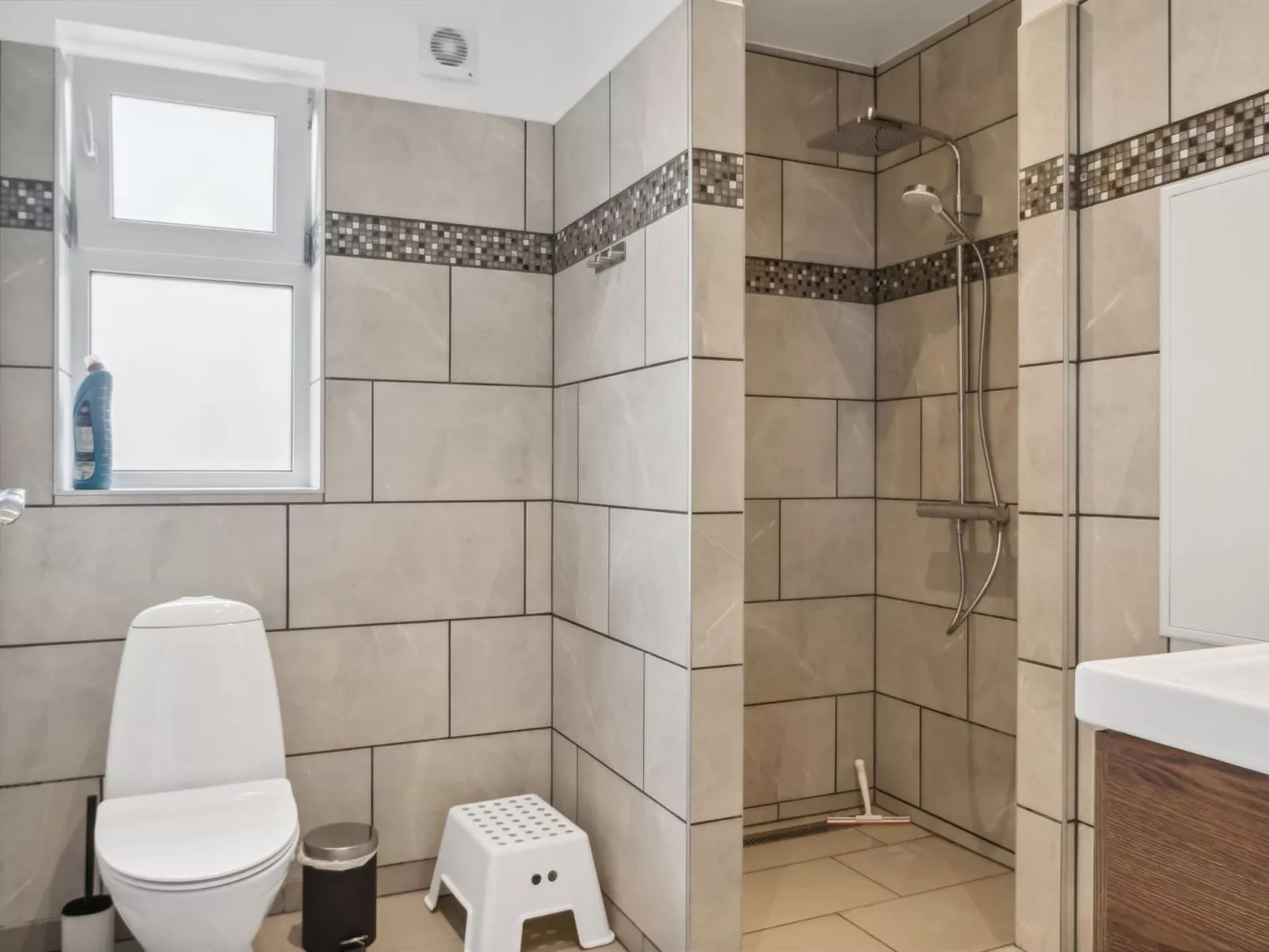 "Bjarka" - 700m from the sea-Dedans